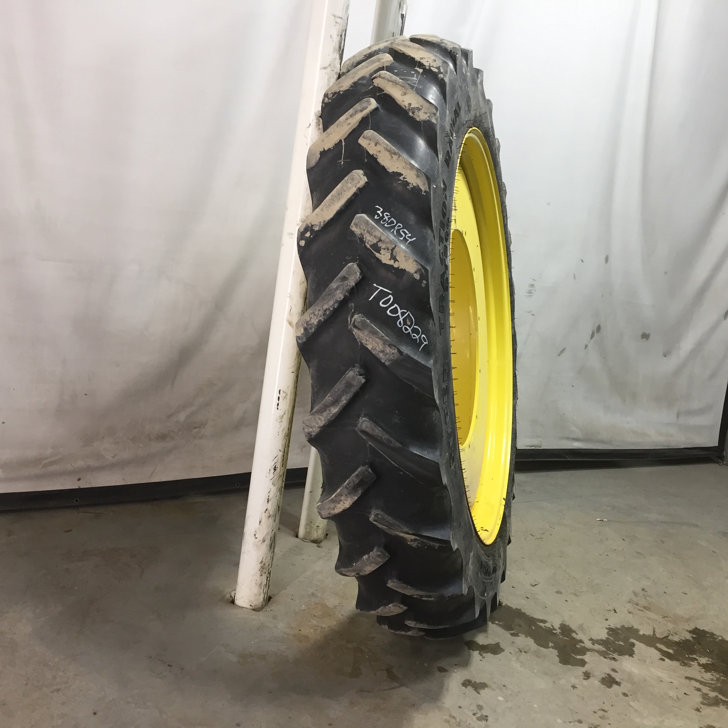 380/90R54 Goodyear Farm DT800 Super Traction R-1W Tire RT008229