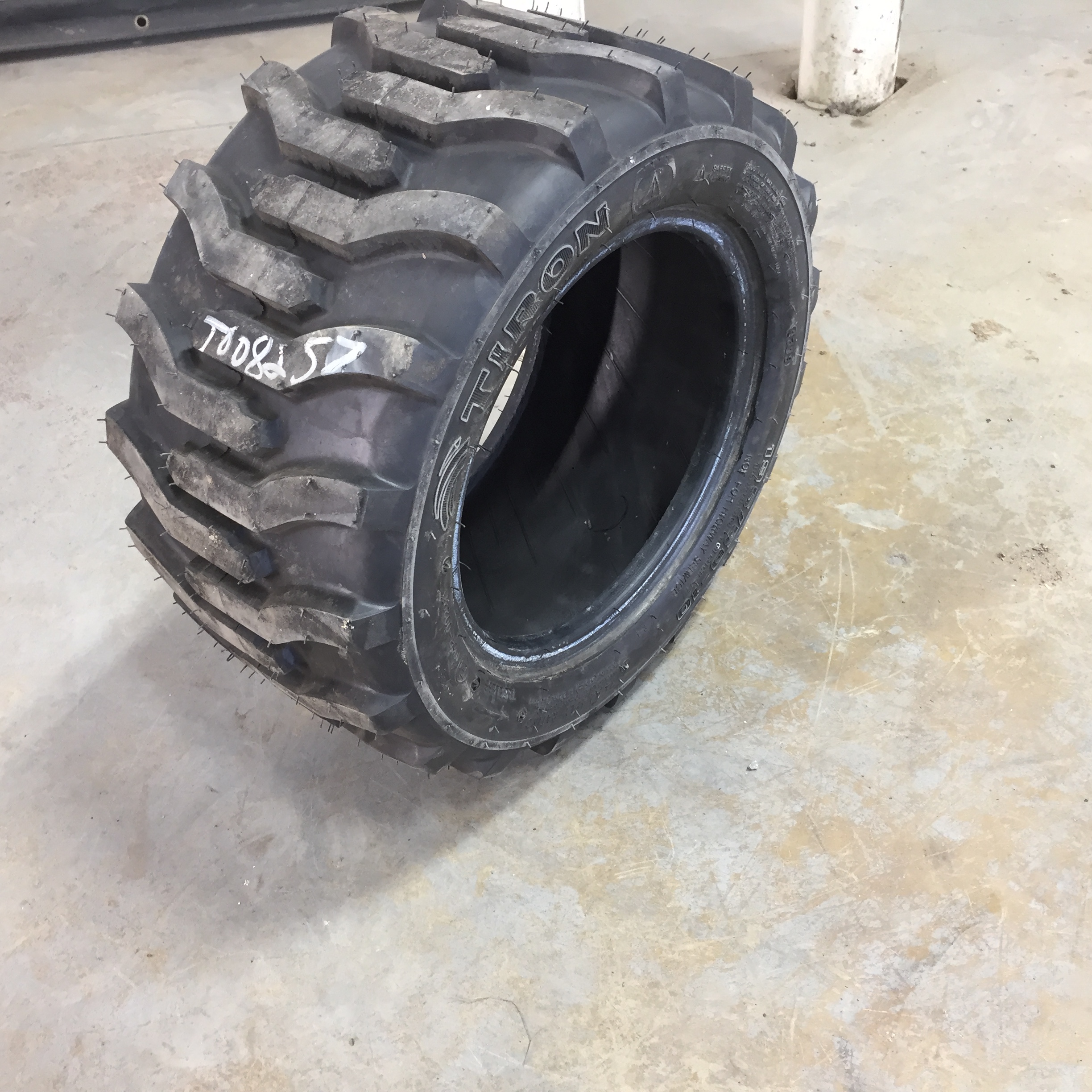 18/8.50-10 Tiron Industrial Lug R-4 Tire T008257