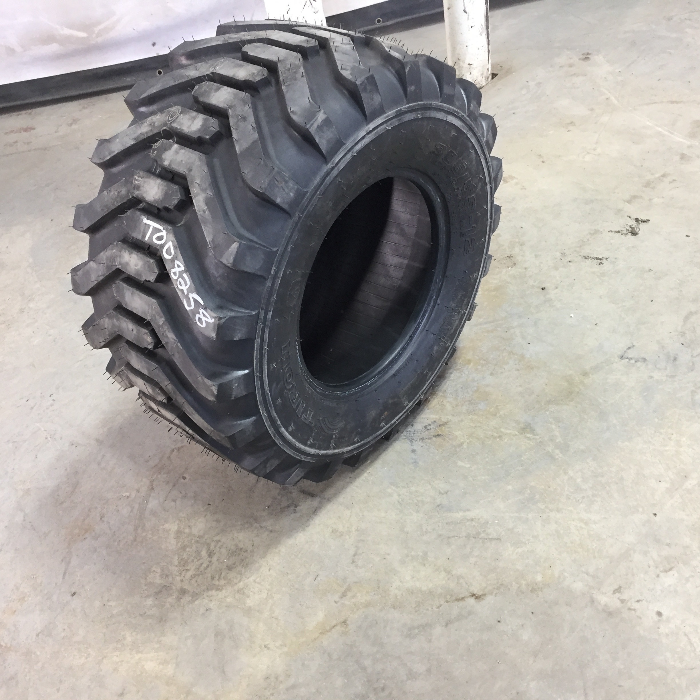 26/12.00-12 Tiron Industrial Lug R-4 Tire T008258