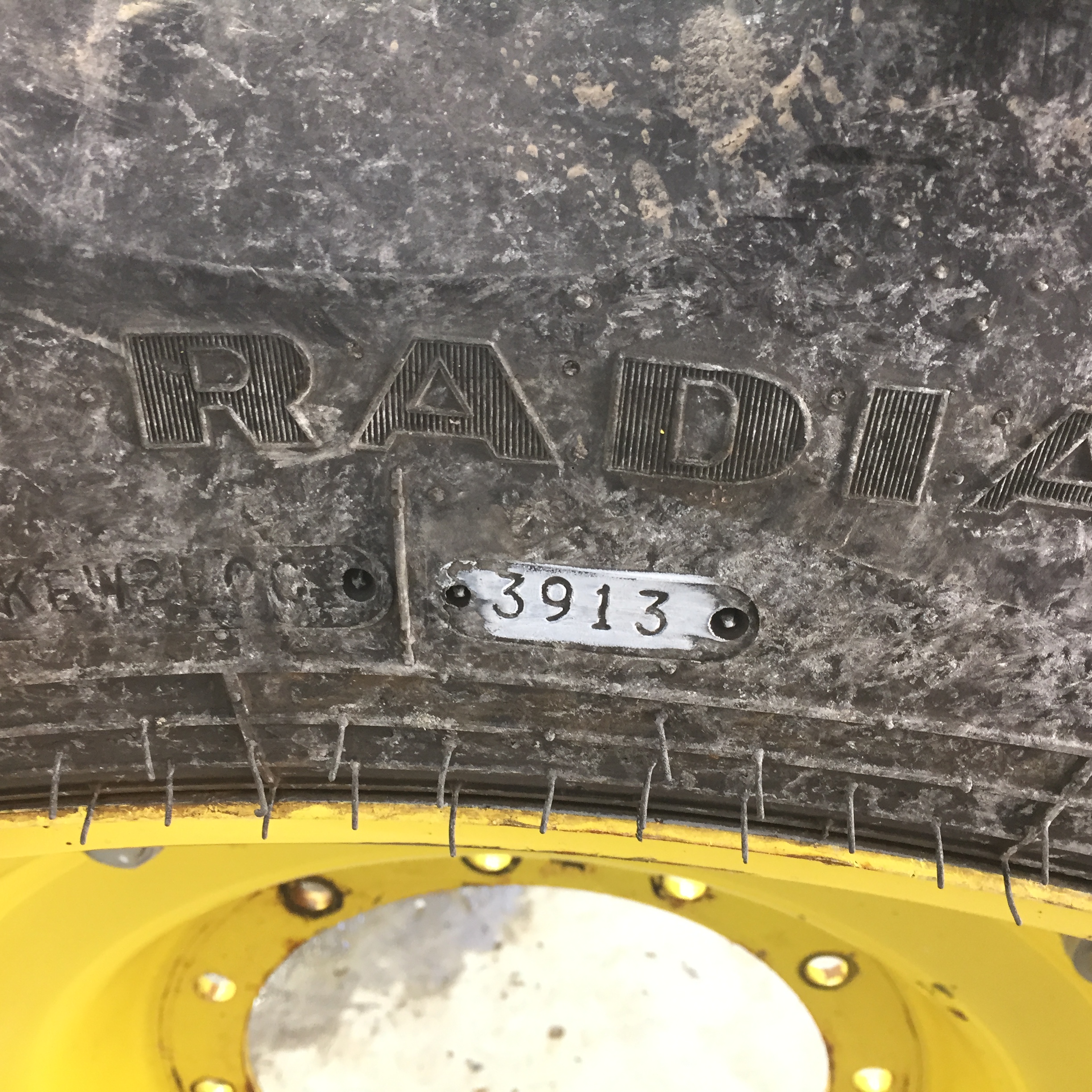 320/80R42 Goodyear Farm DT800 Super Traction R-1W Tire RT008243