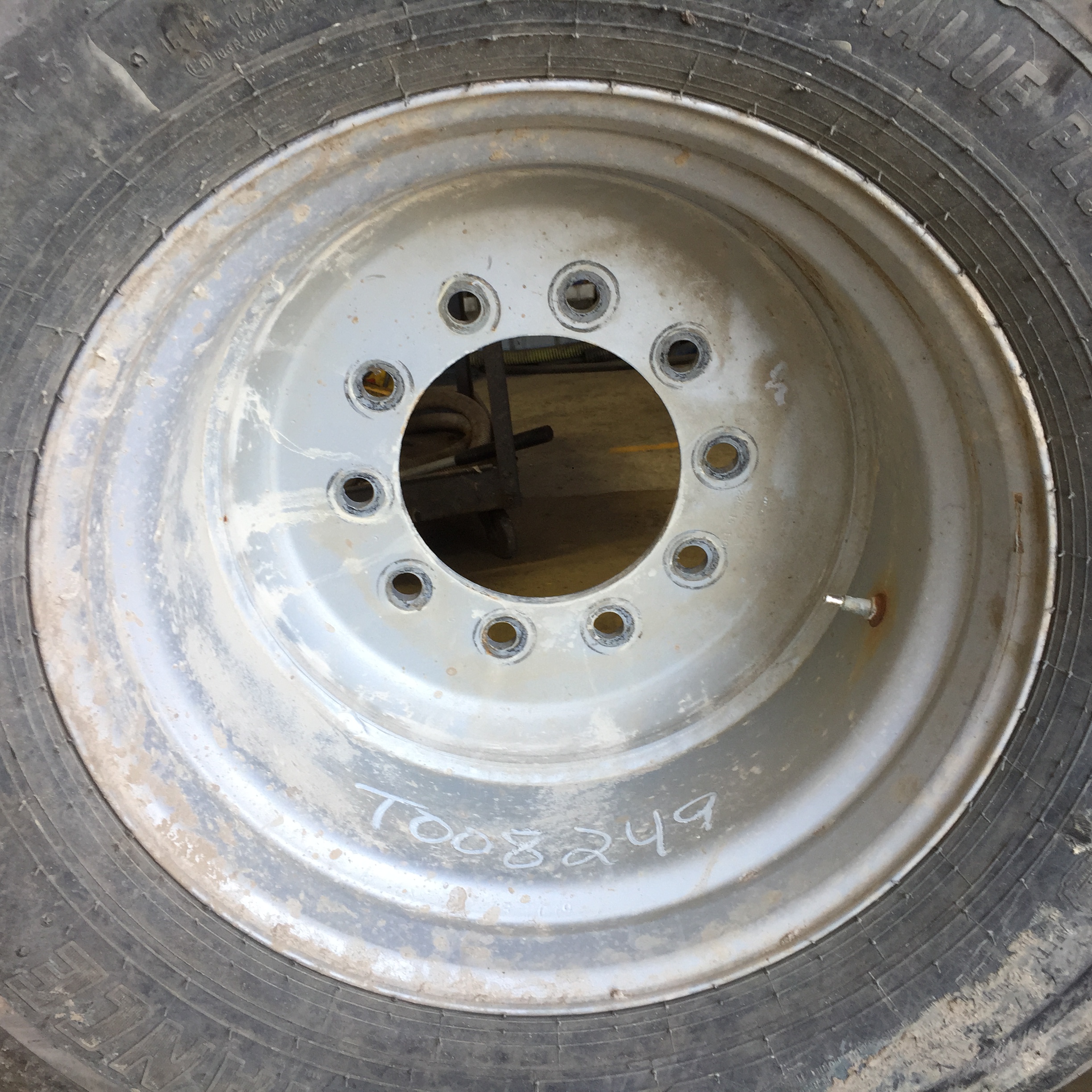 22.5''D x 16''W Hub Pilot Wheel T008249