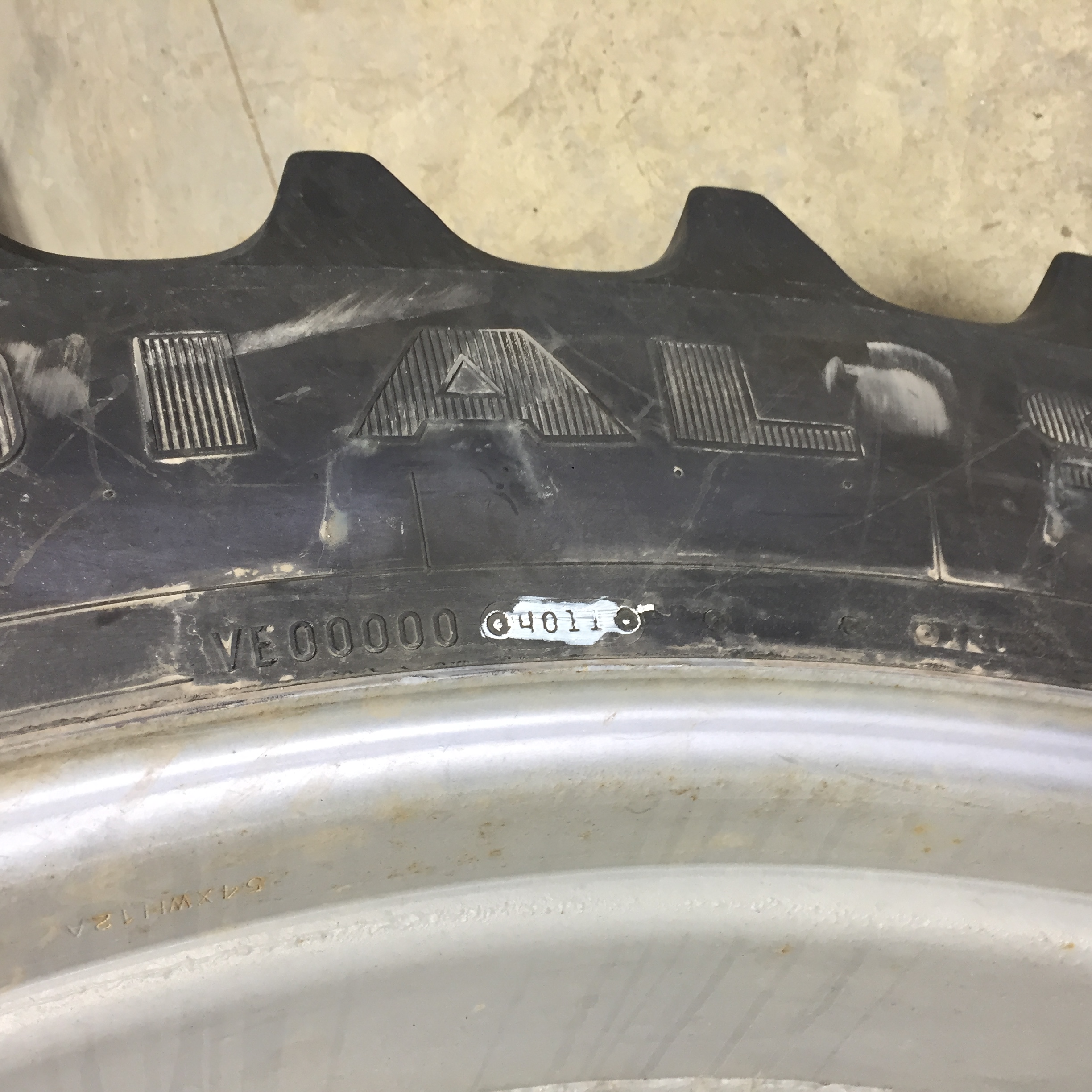 380/90R54 Firestone Radial 9000 R-1W Tire RT008260