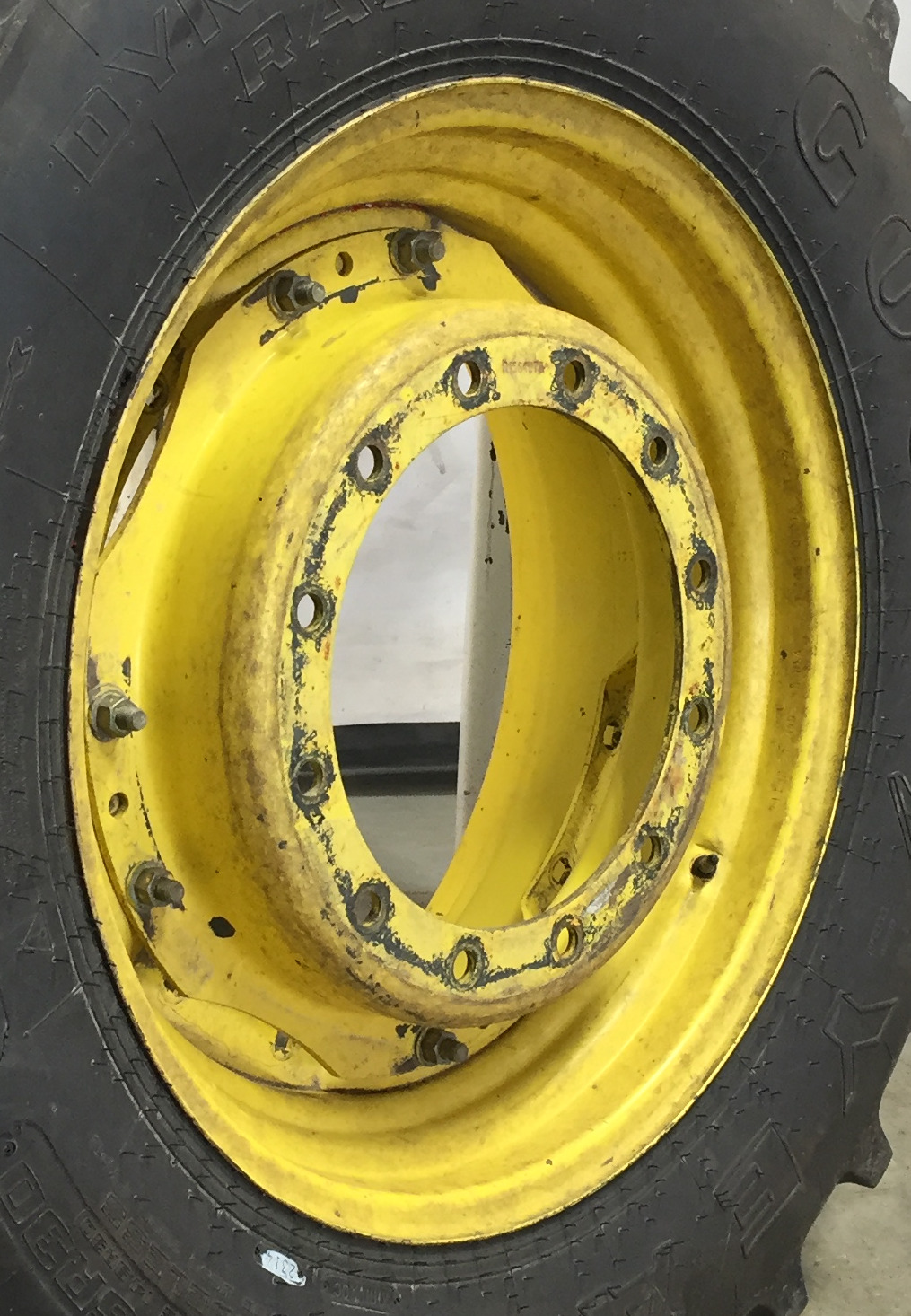 28''-30'' Waffle Wheel (Groups of 2 bolts) Rim Center WT008263CTR