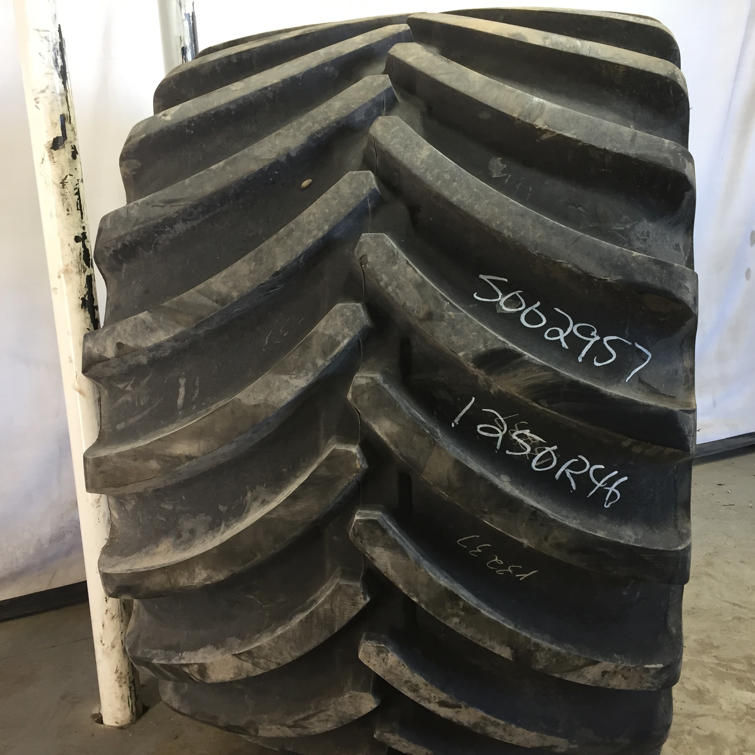 1250/35R46 Goodyear Farm DT830 Optitrac R-1W Tire S002957