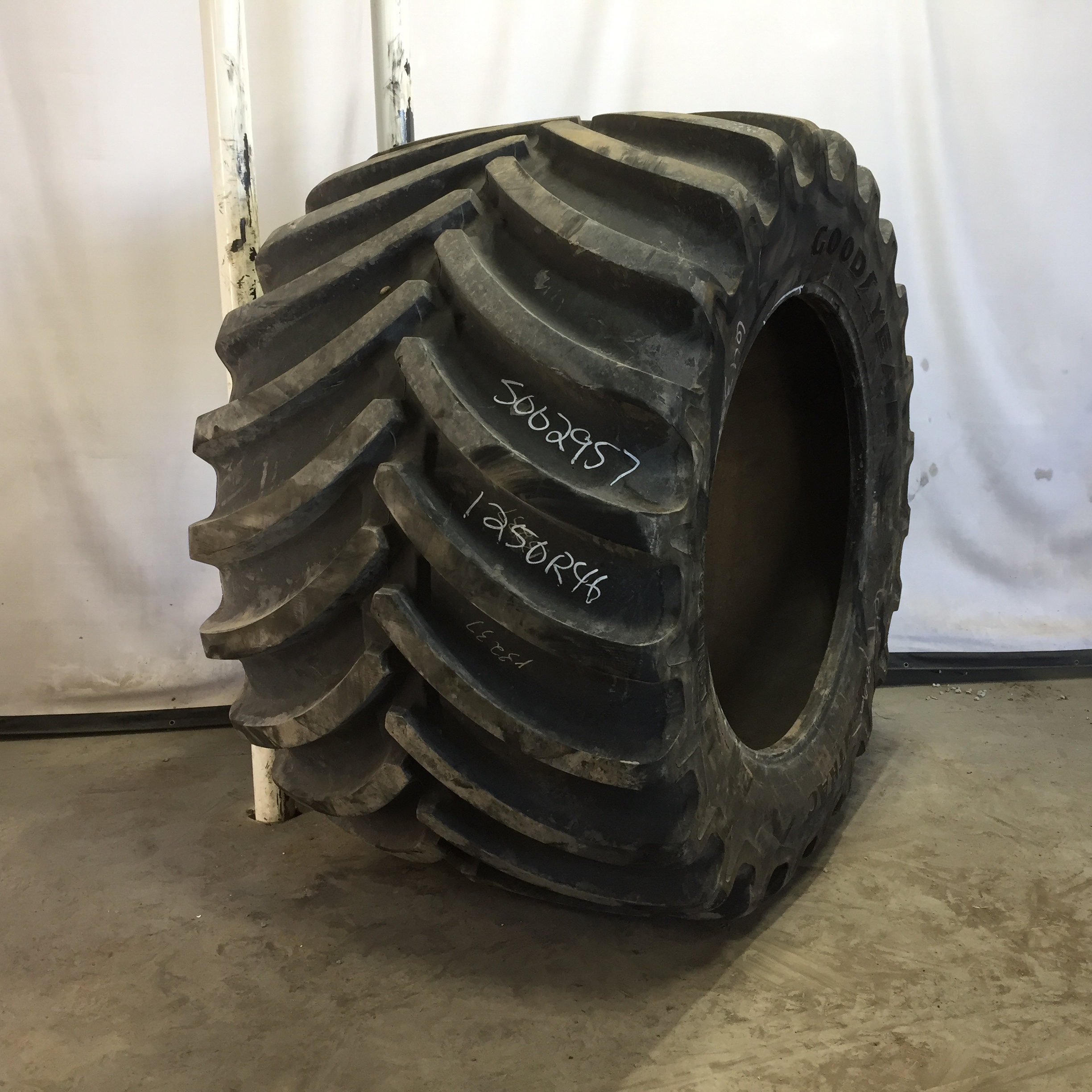 1250/35R46 Goodyear Farm DT830 Optitrac R-1W Tire S002957