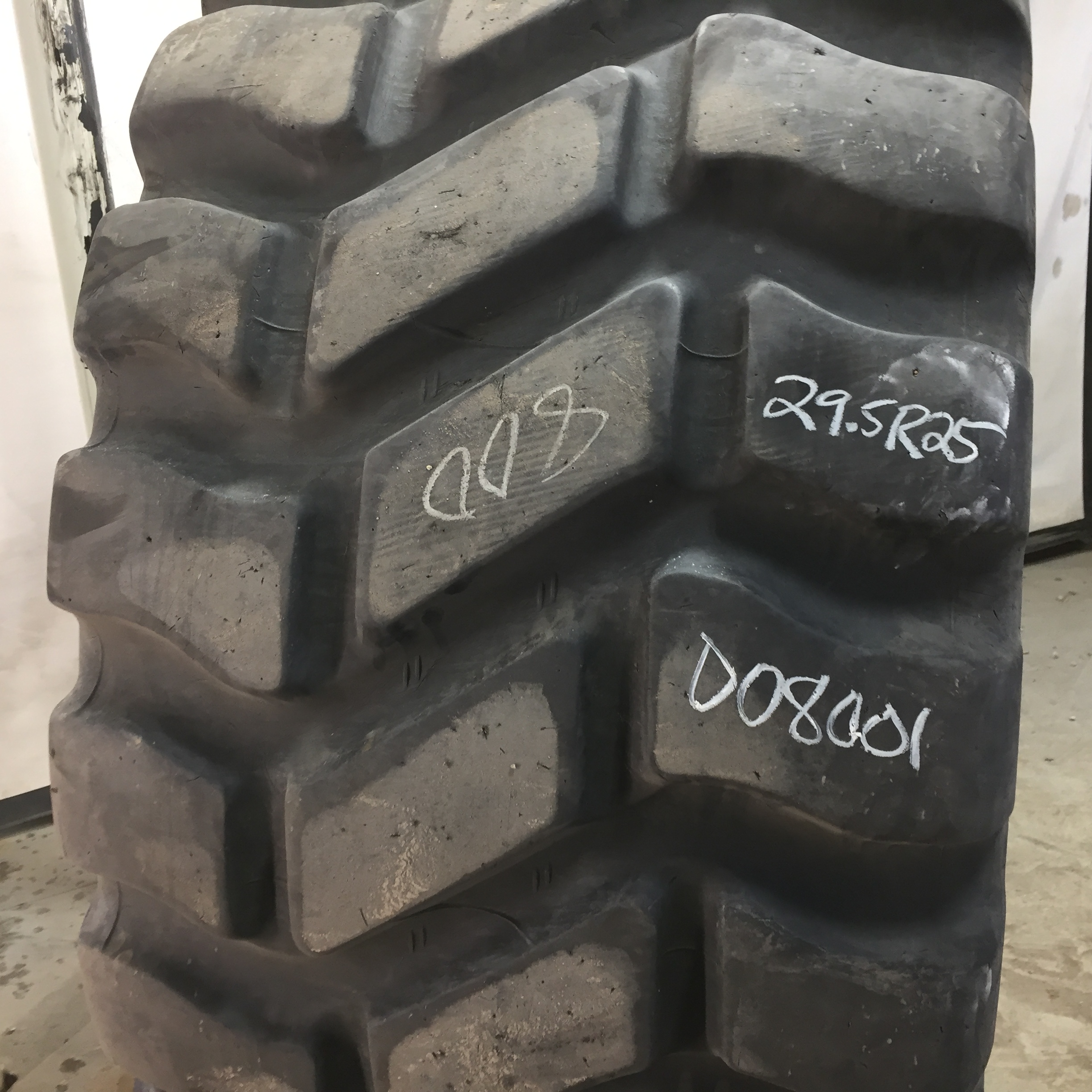 29.5/R25 Goodyear Farm TL3A+ E-3/G-3/L-3 Tire 008001