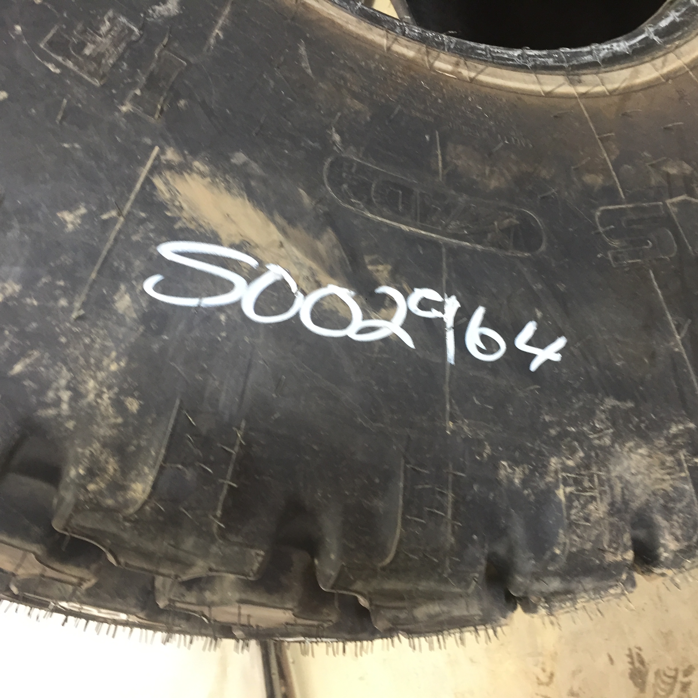 800/60R32 Firestone Radial All Non-Skid CFO R-3 Tire S002964