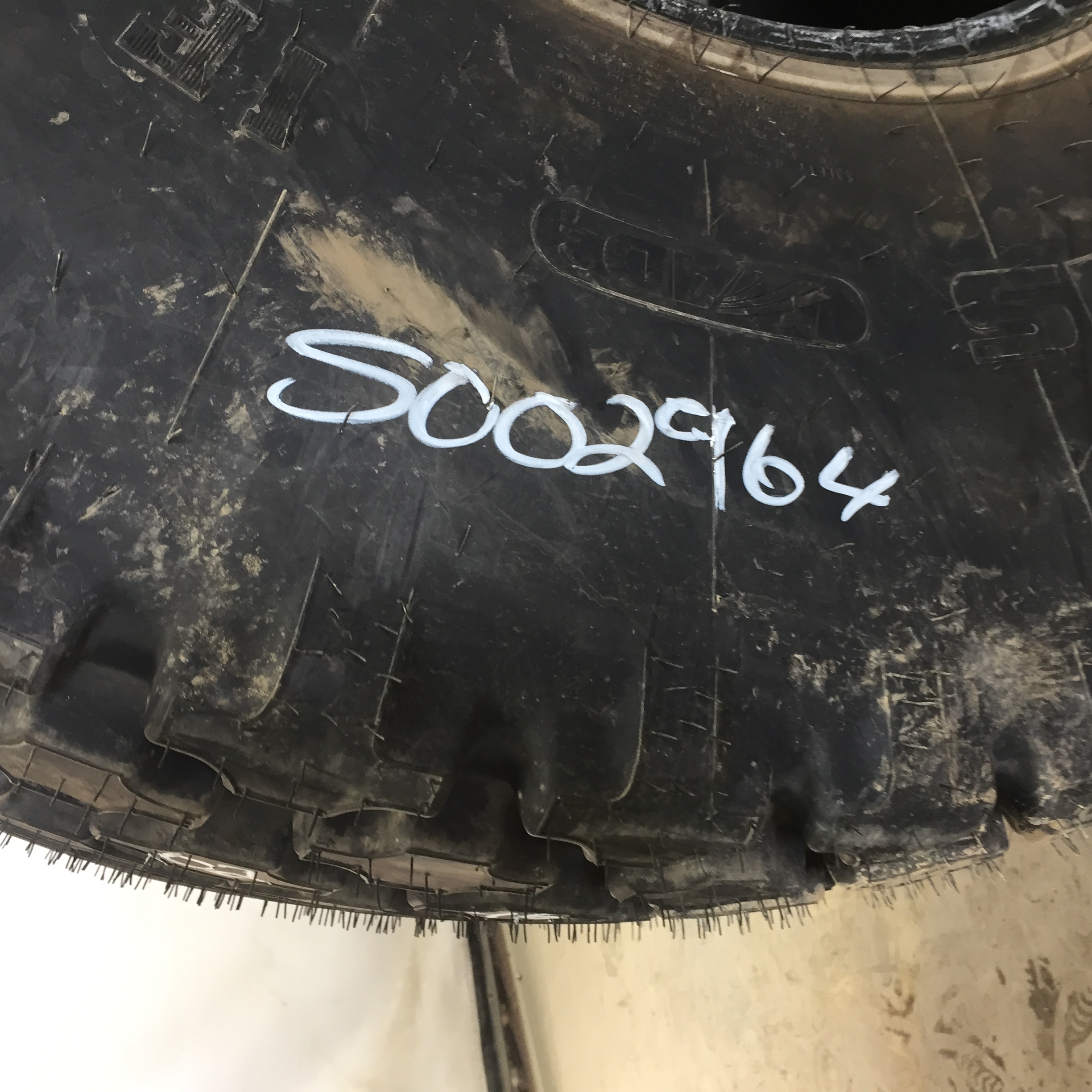 800/60R32 Firestone Radial All Non-Skid CFO R-3 Tire S002964