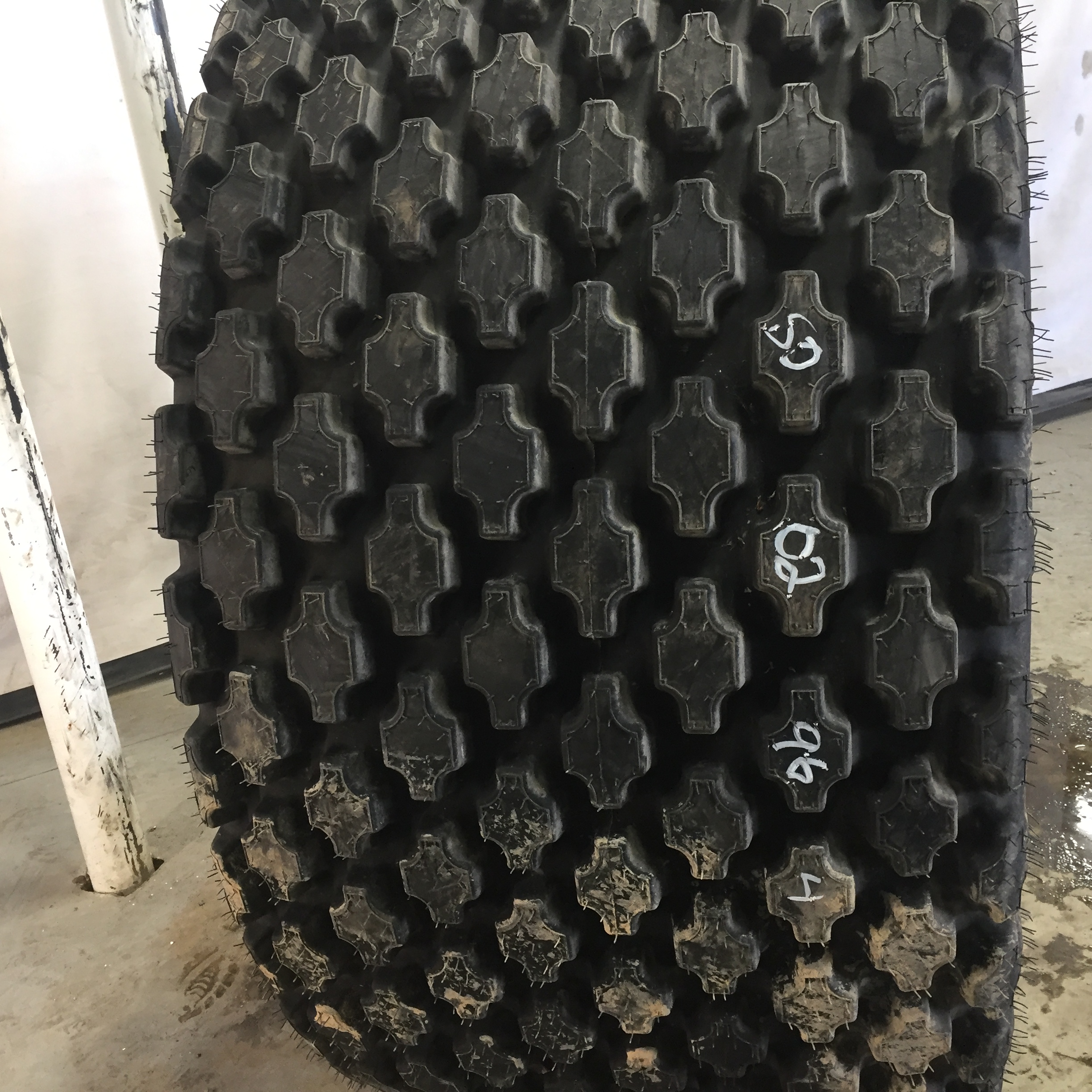 800/60R32 Firestone Radial All Non-Skid CFO R-3 Tire S002964