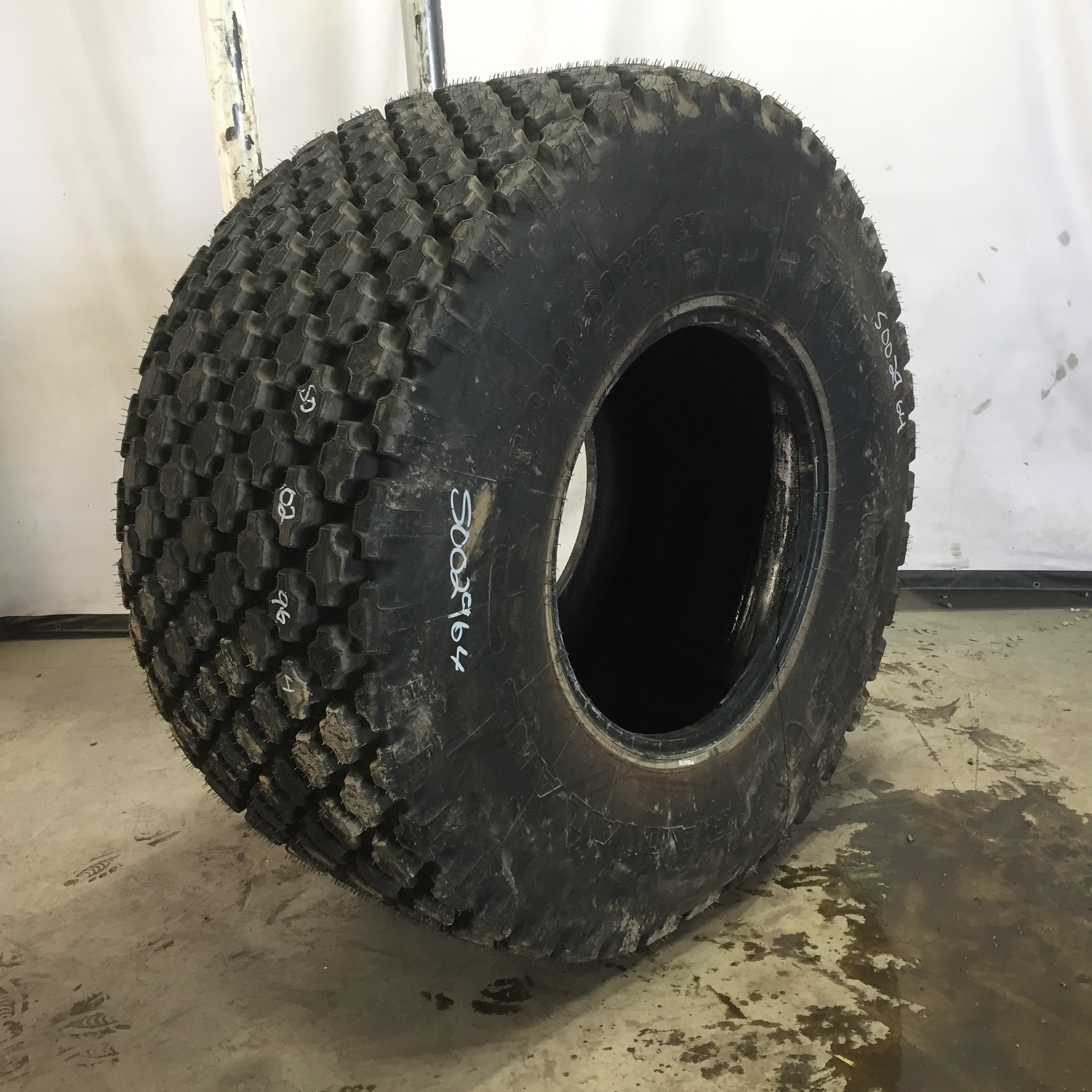 800/60R32 Firestone Radial All Non-Skid CFO R-3 Tire S002964