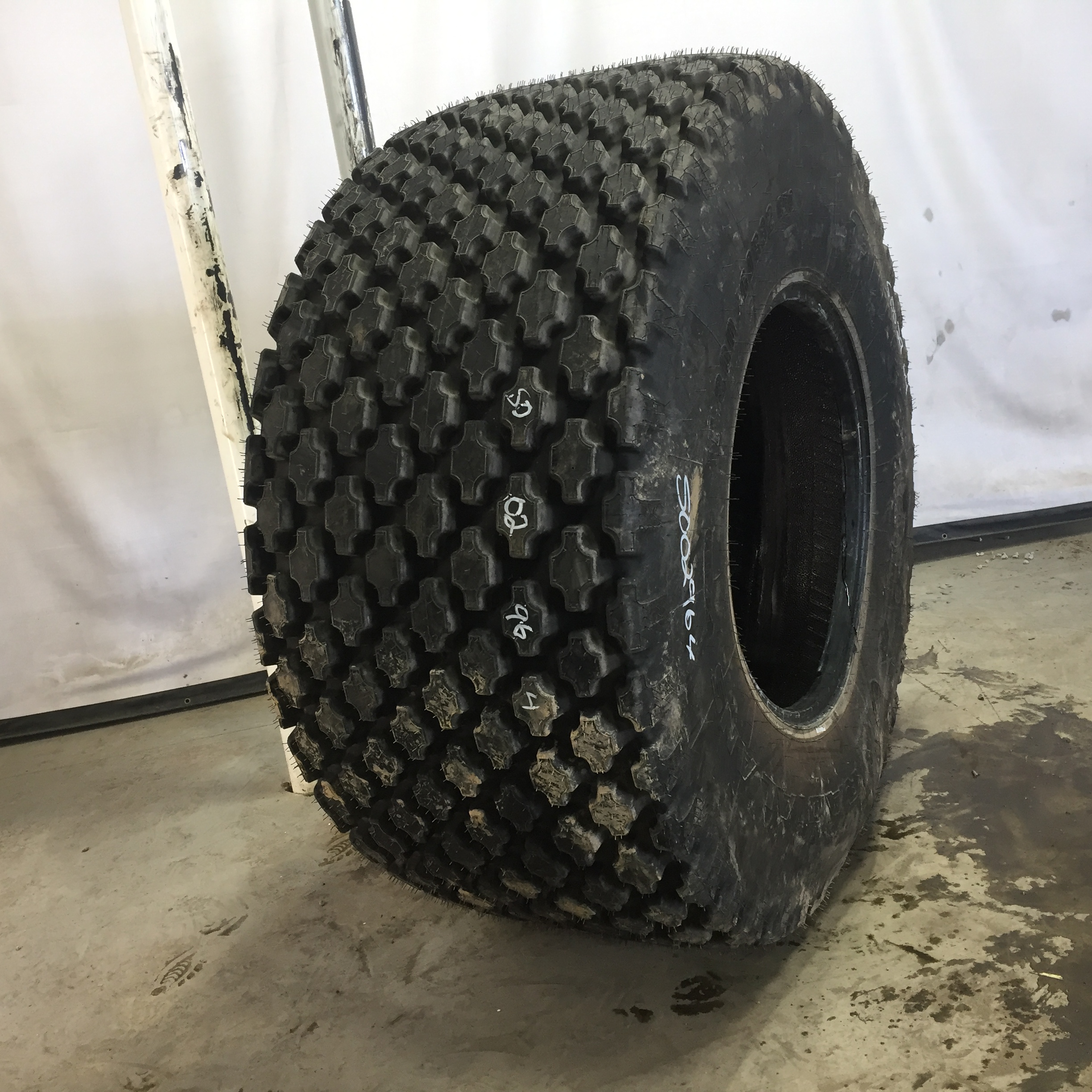 800/60R32 Firestone Radial All Non-Skid CFO R-3 Tire S002964
