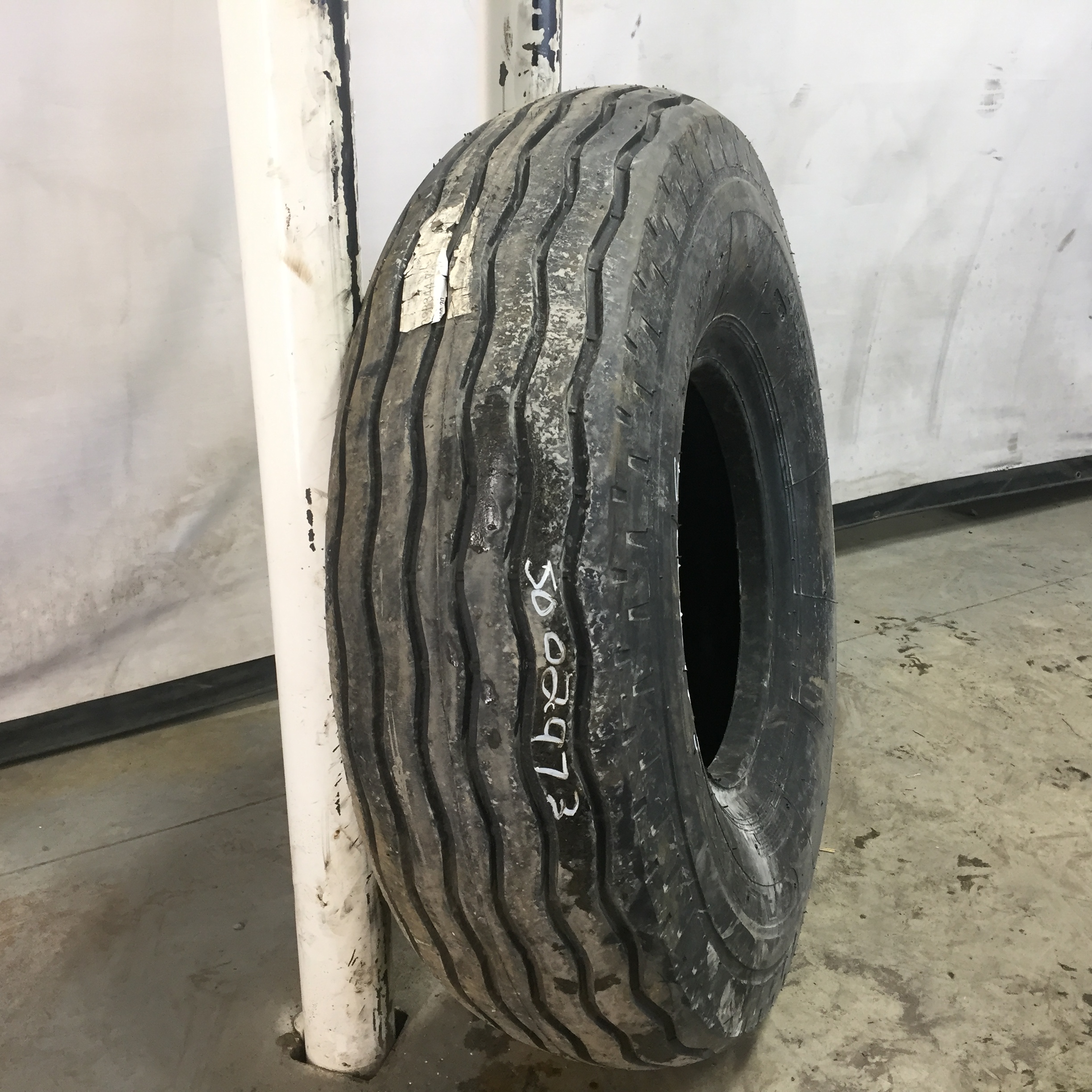 14.00/-20 Galaxy Sand Rib E-7 Tire S002973