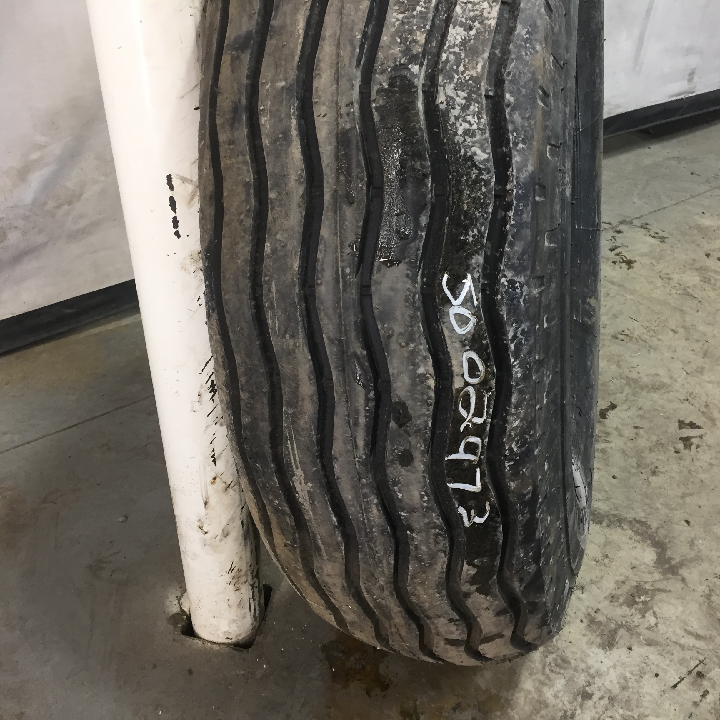 14.00/-20 Galaxy Sand Rib E-7 Tire S002973