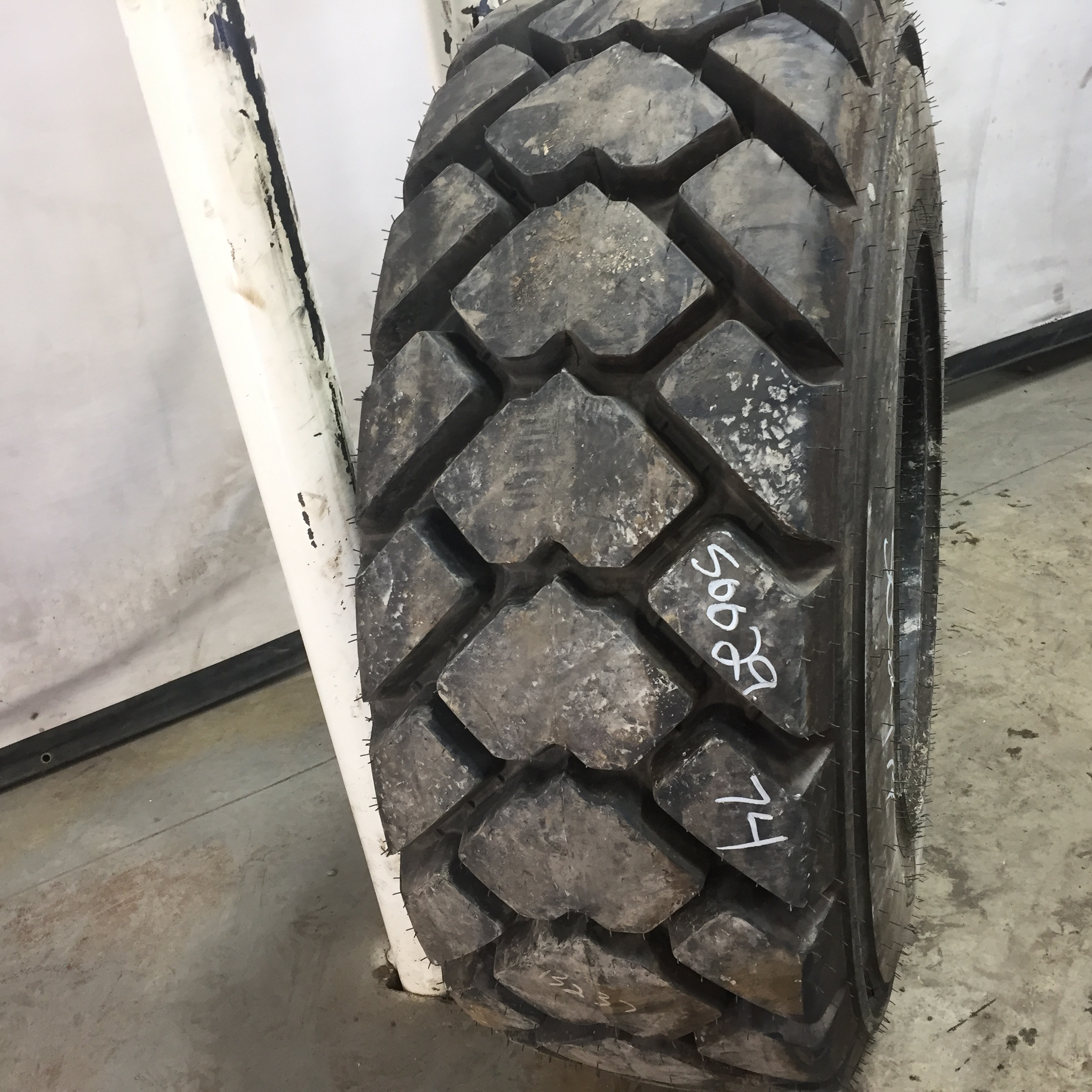 16.9/-24 Galaxy Jumbo Hulk L-4 Tire S02974
