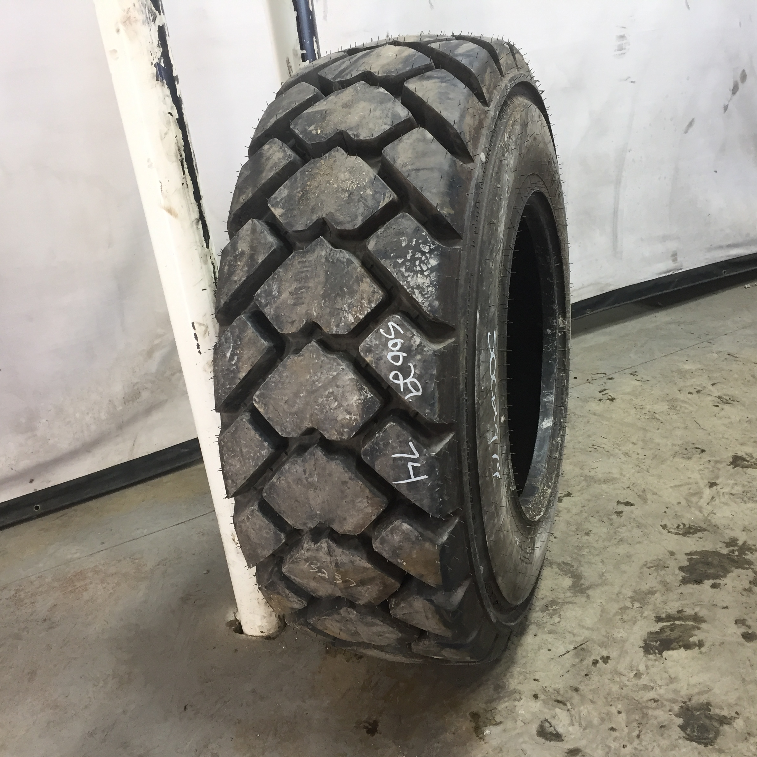 16.9/-24 Galaxy Jumbo Hulk L-4 Tire S02974