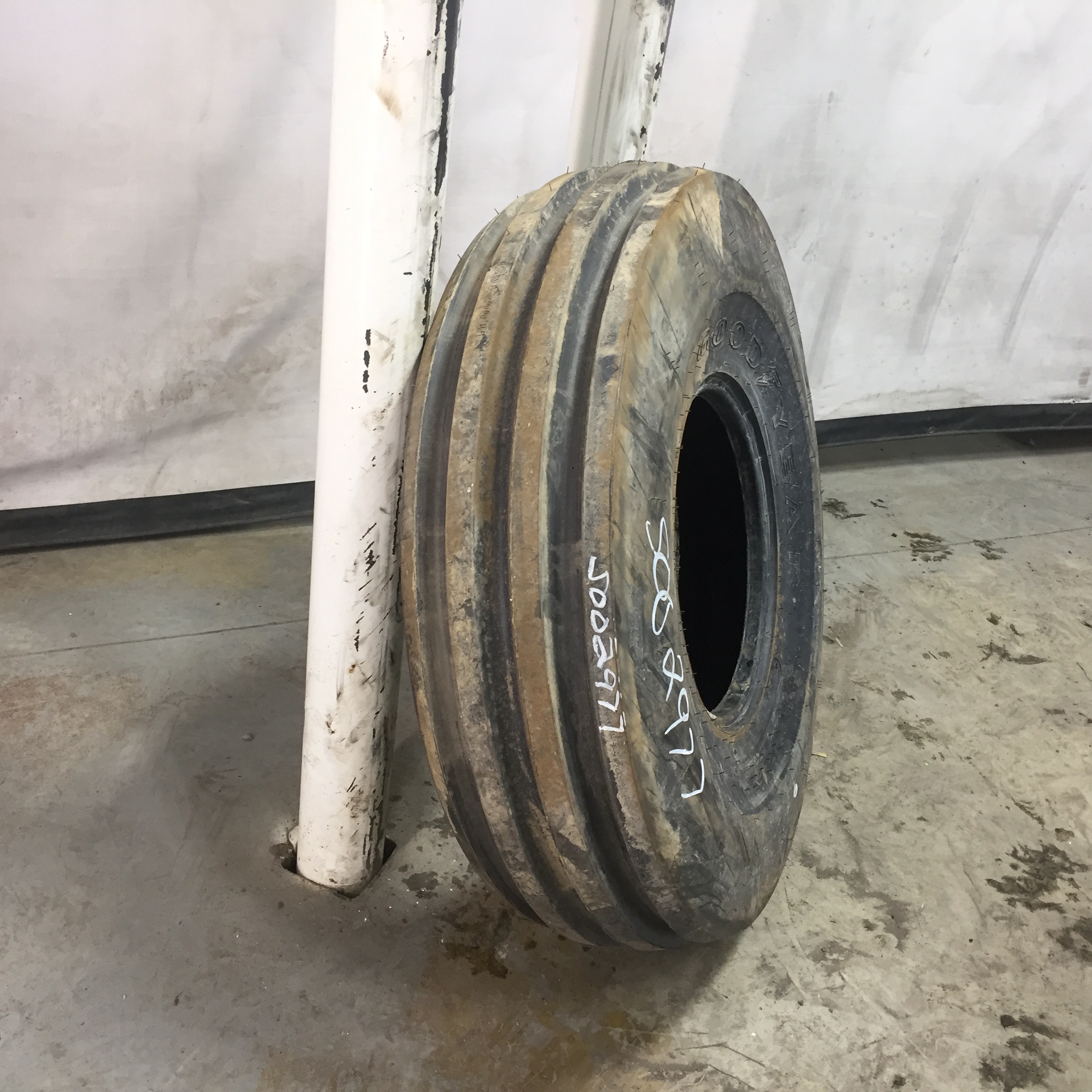 11.00/-16 Goodyear Farm Dyna Rib SL F-2M Tire S002977