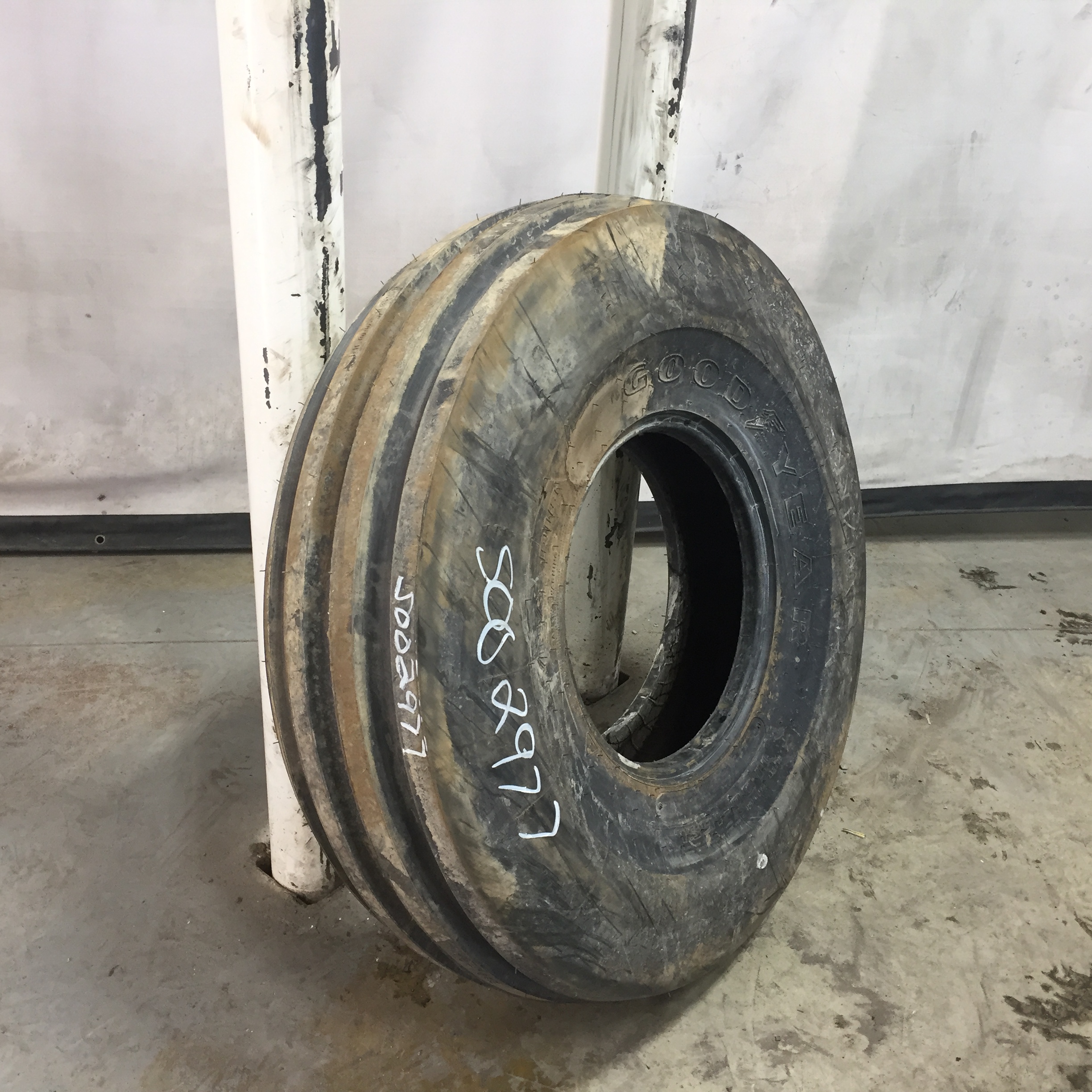 11.00/-16 Goodyear Farm Dyna Rib SL F-2M Tire S002977