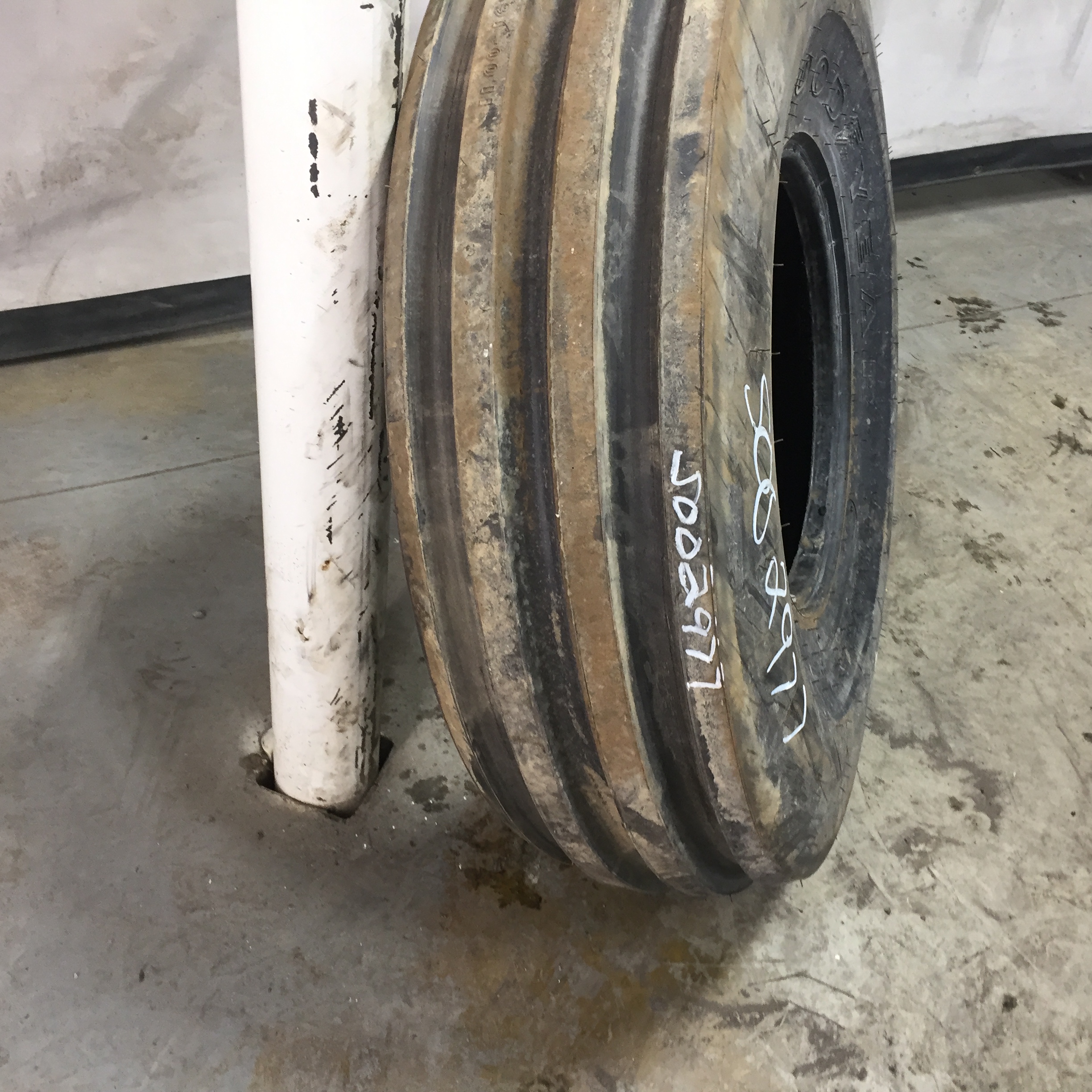 11.00/-16 Goodyear Farm Dyna Rib SL F-2M Tire S002977