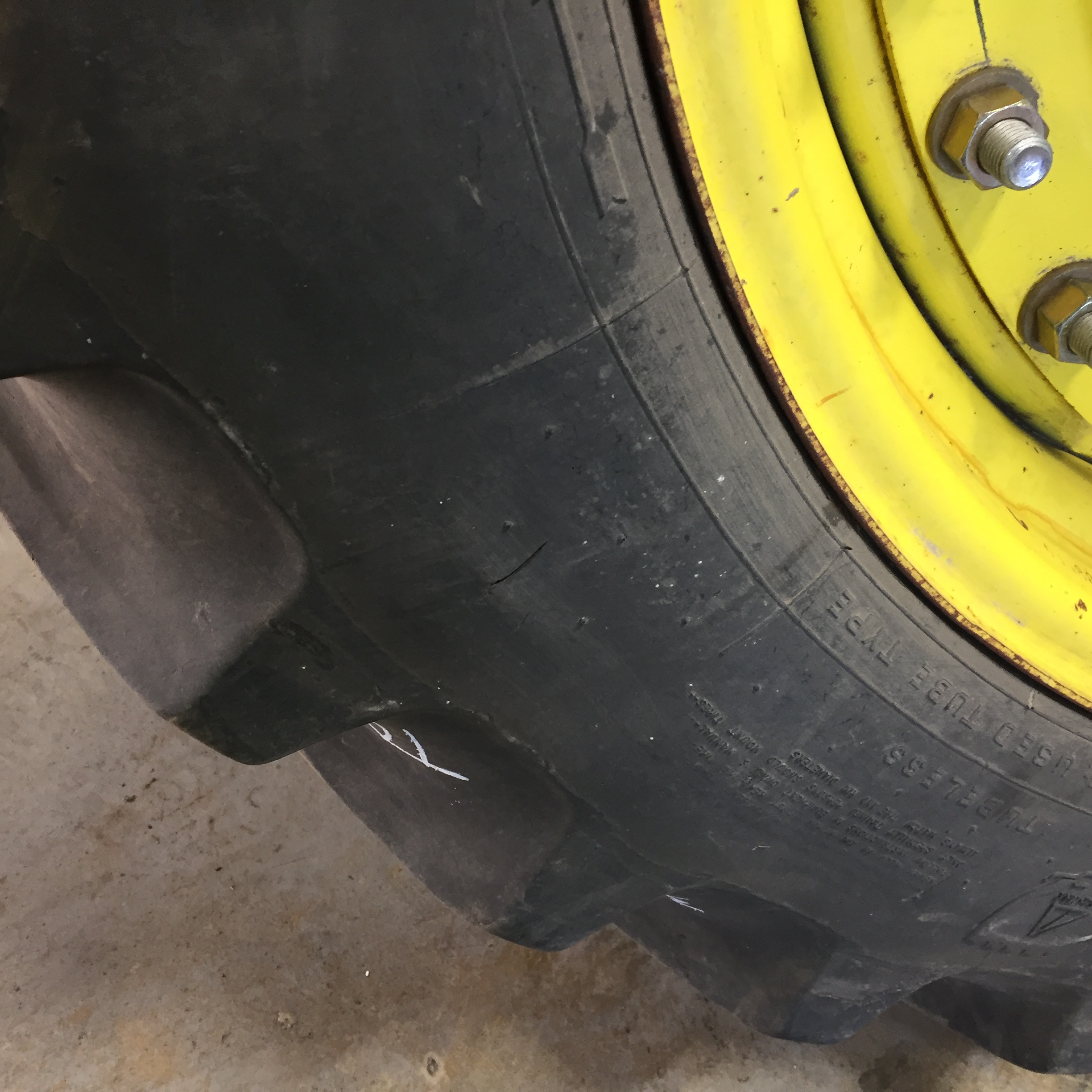 320/85R34 Firestone Radial 9000 R-1W Tire RT008272