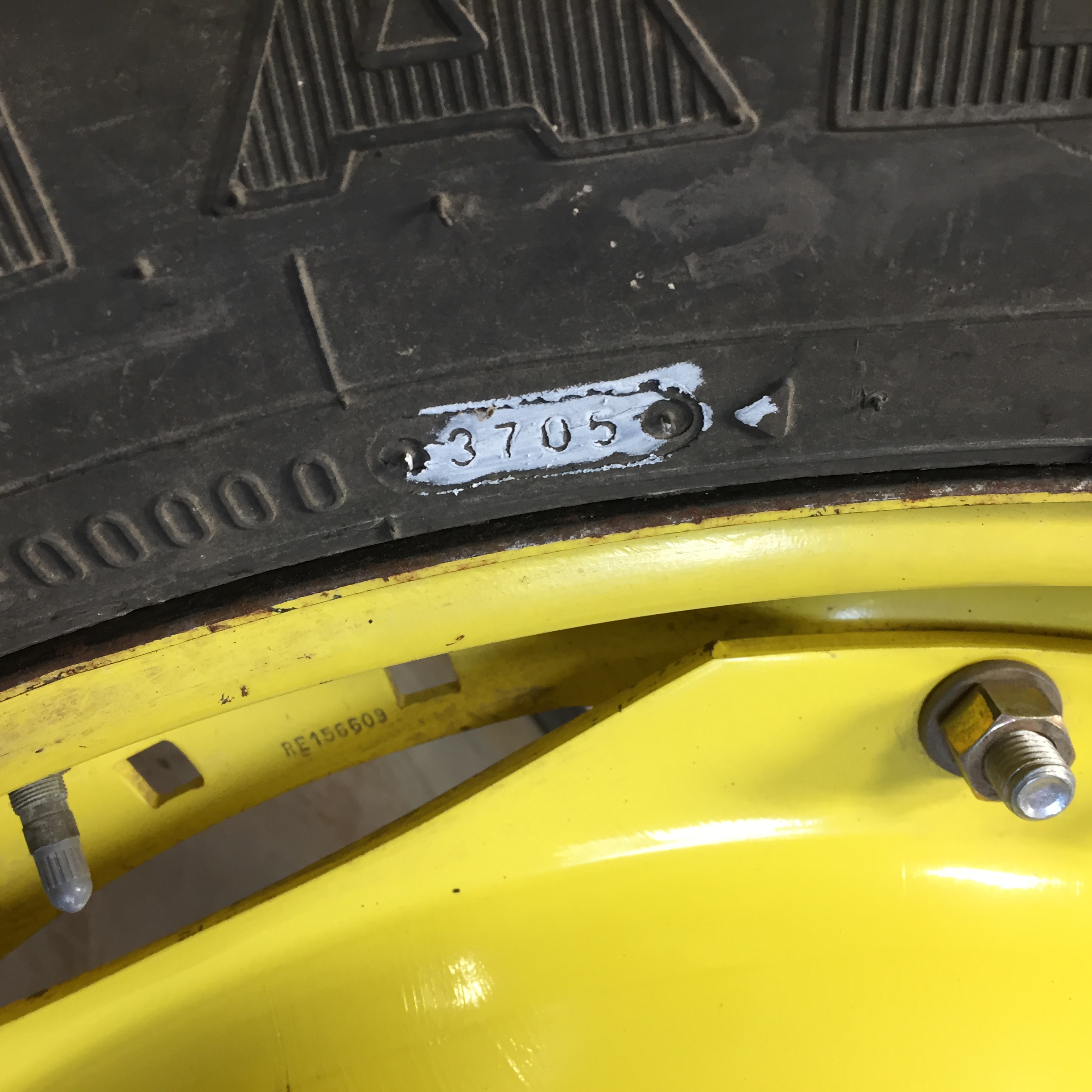 320/85R34 Firestone Radial 9000 R-1W Tire RT008272