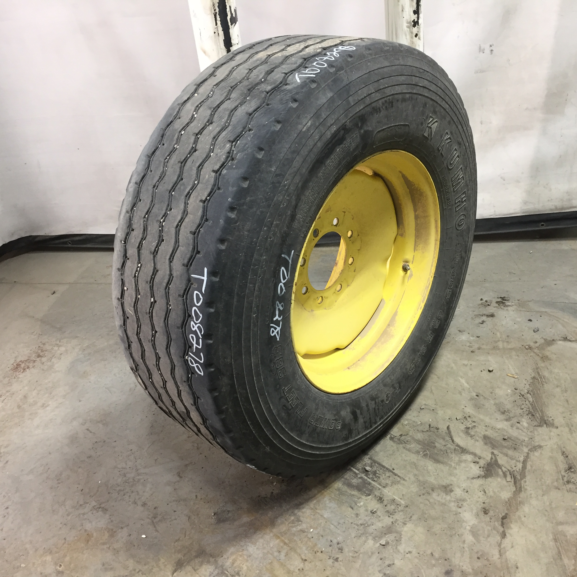 385/65R22.5 Kumho PF983 Tire RT008278