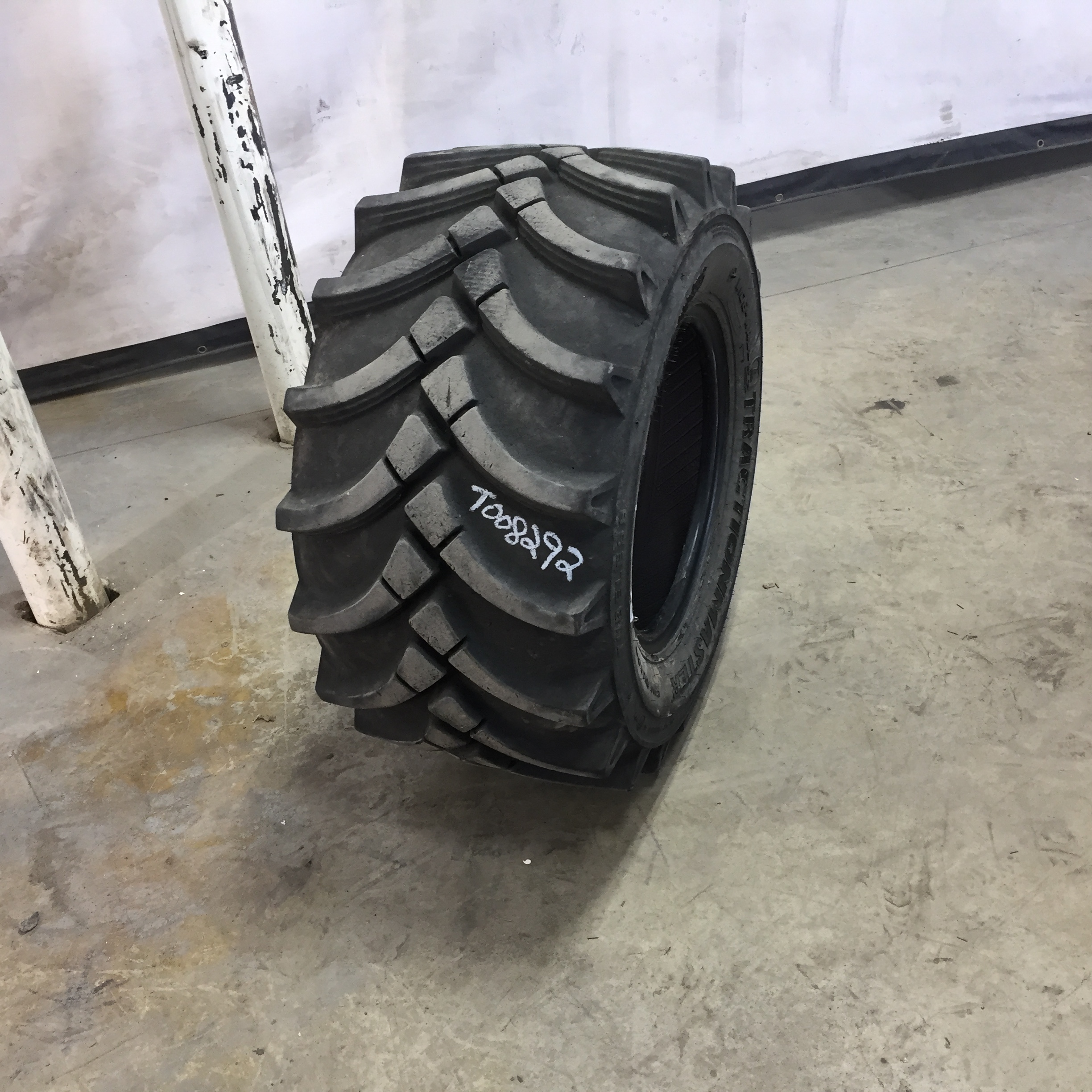 31/15.50-15 Hercules Traction Master I-3 Tire T008292