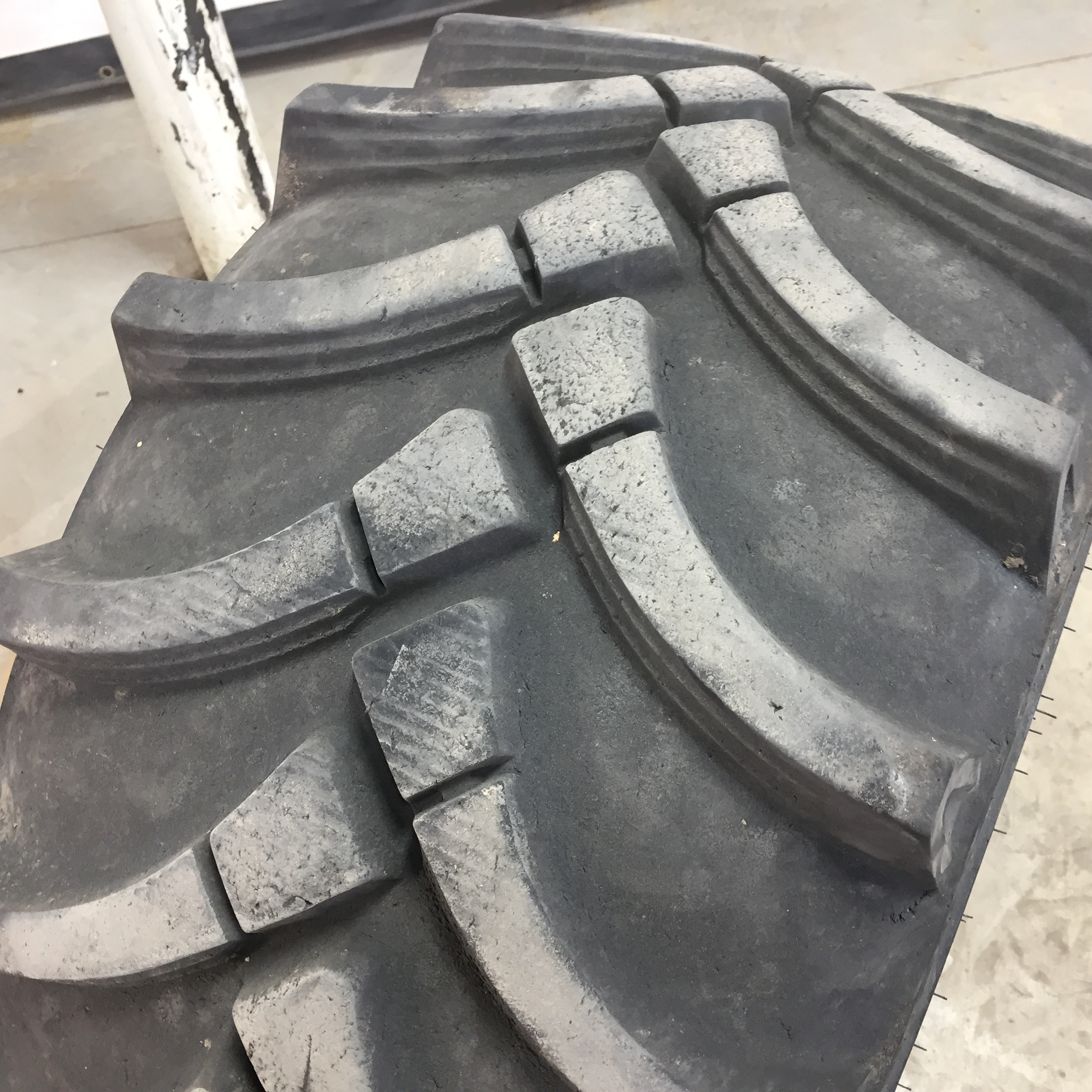 31/15.50-15 Hercules Traction Master I-3 Tire T008292