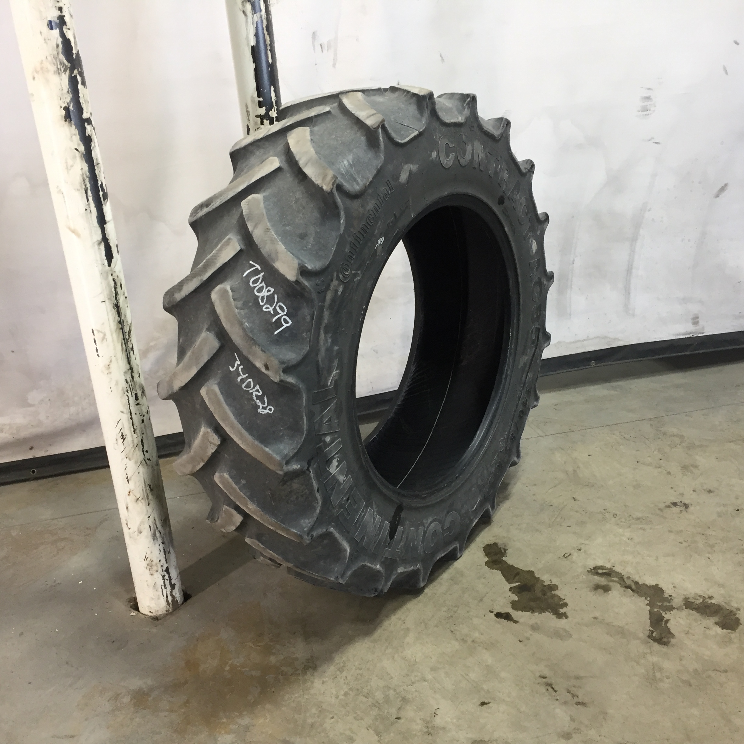 340/85R28 Continental AC85 Contract R-1 Tire T008299