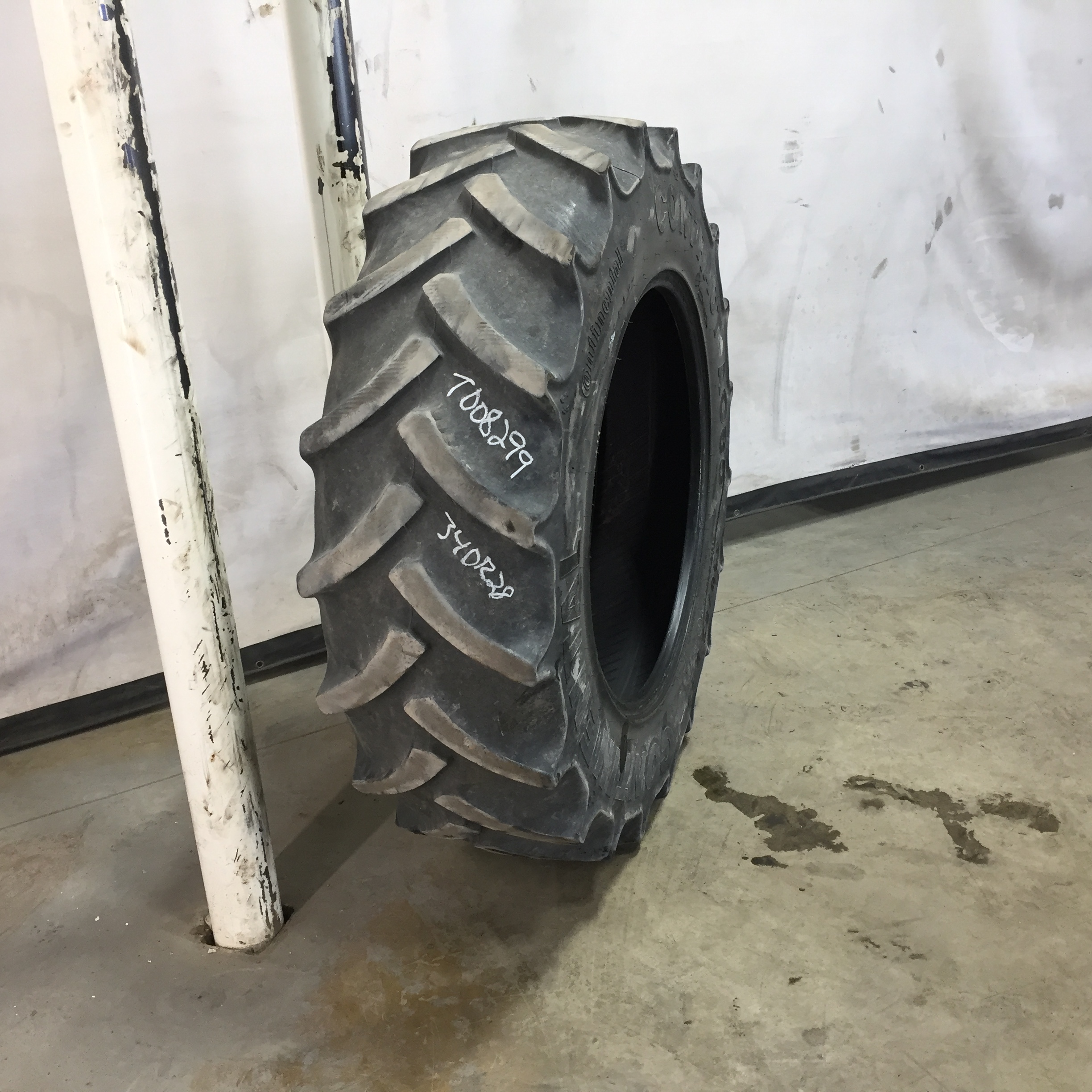 340/85R28 Continental AC85 Contract R-1 Tire T008299