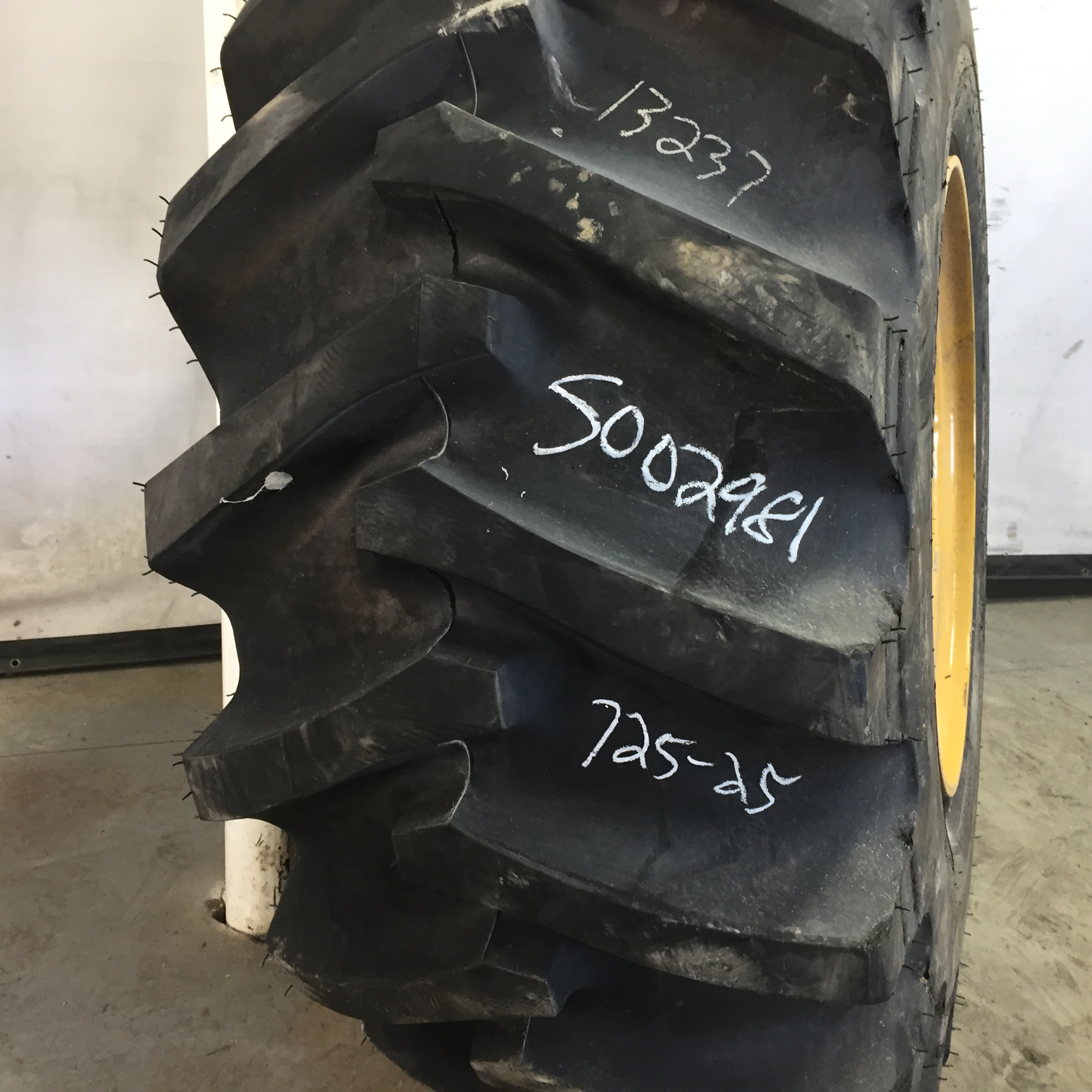 725/70-25 Titan Farm LS150 L-4T Tire RS002981
