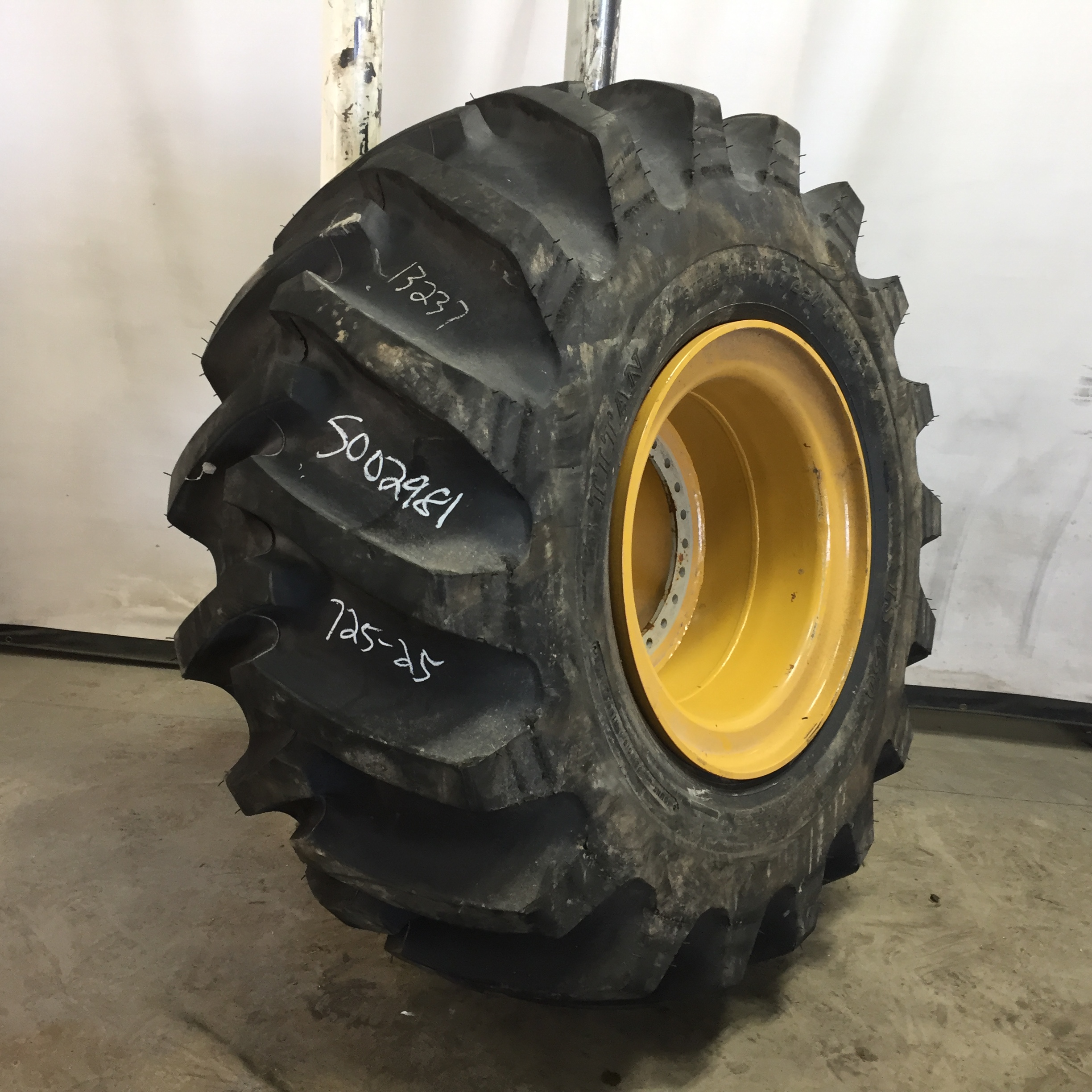 725/70-25 Titan Farm LS150 L-4T Tire RS002981