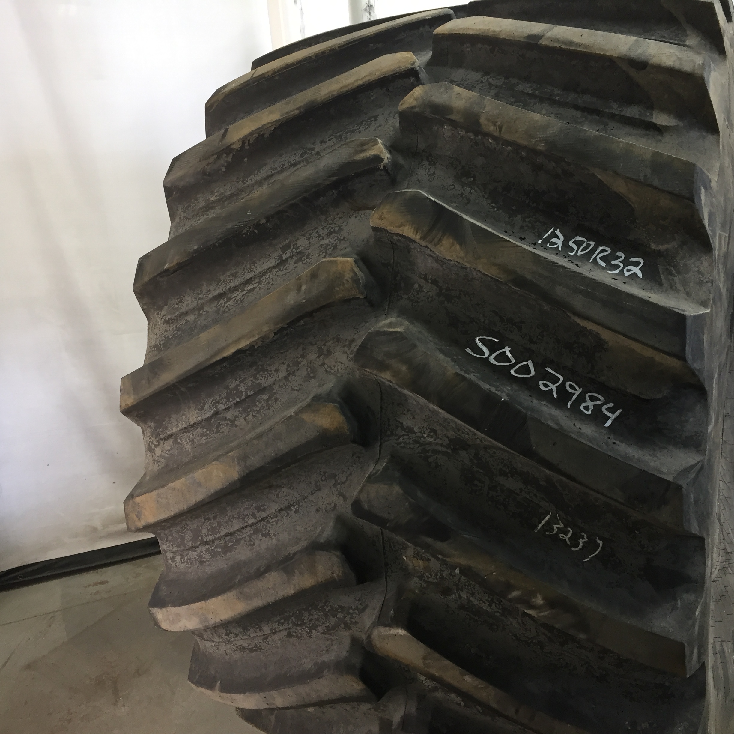 1250/50R32 Firestone Radial Deep Tread 23 CFO R-1W Tire S002984