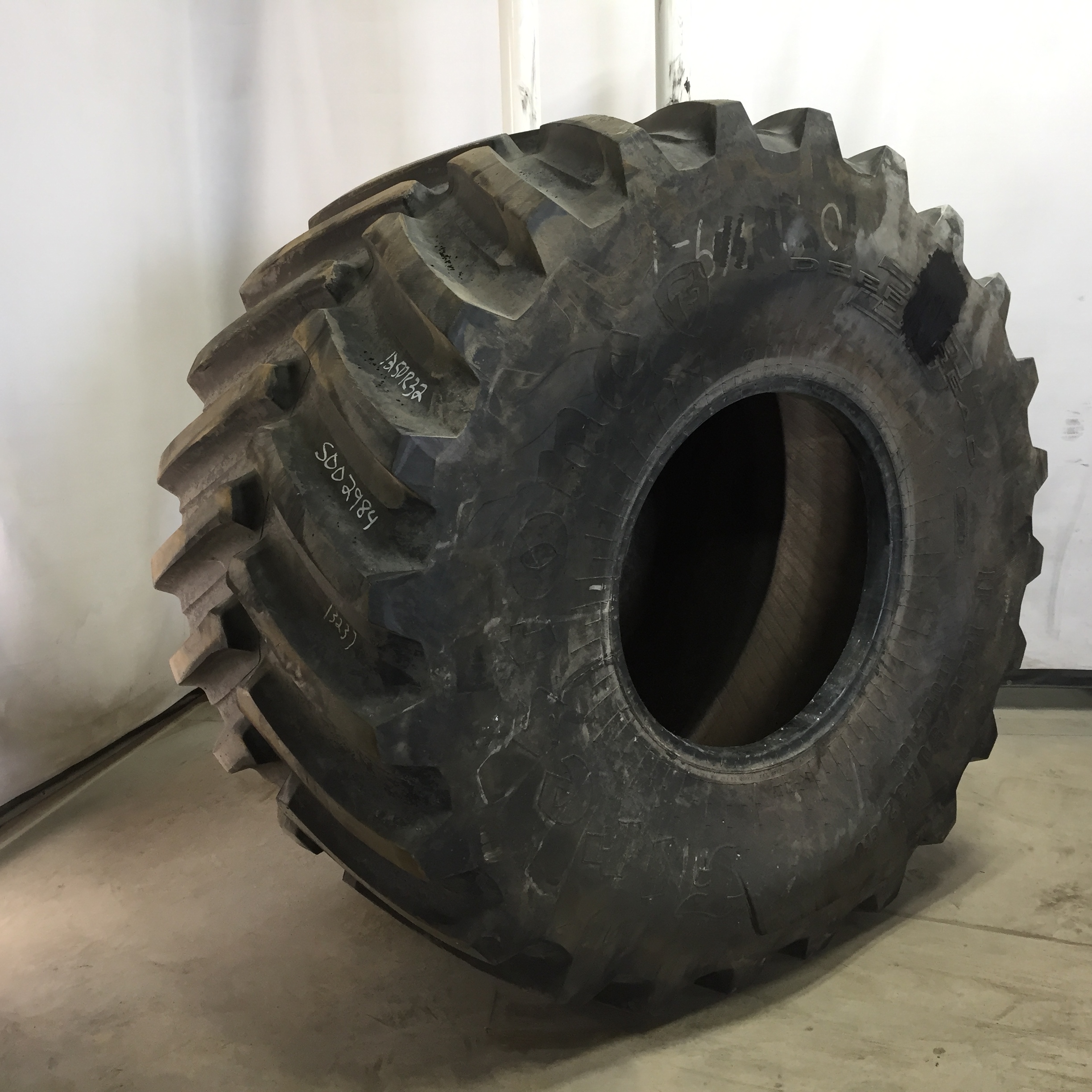 1250/50R32 Firestone Radial Deep Tread 23 CFO R-1W Tire S002984