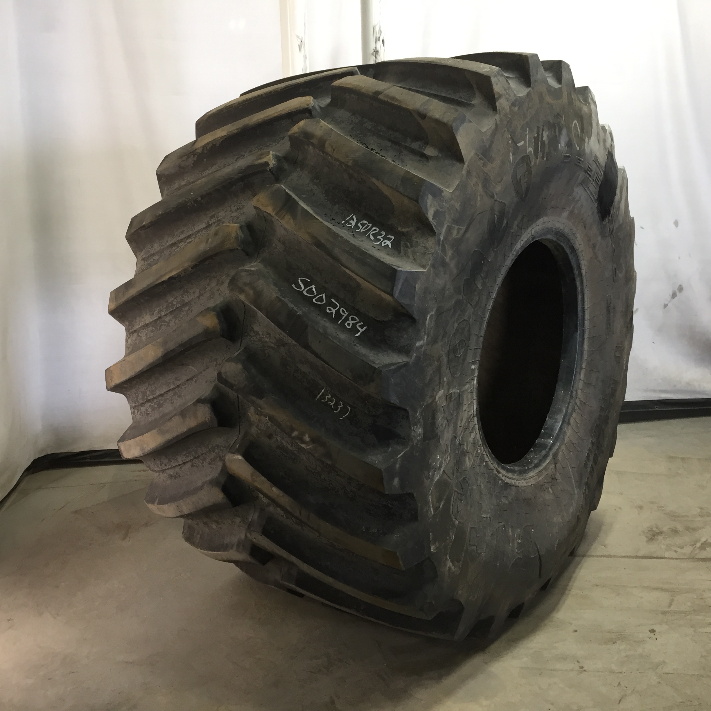 1250/50R32 Firestone Radial Deep Tread 23 CFO R-1W Tire S002984