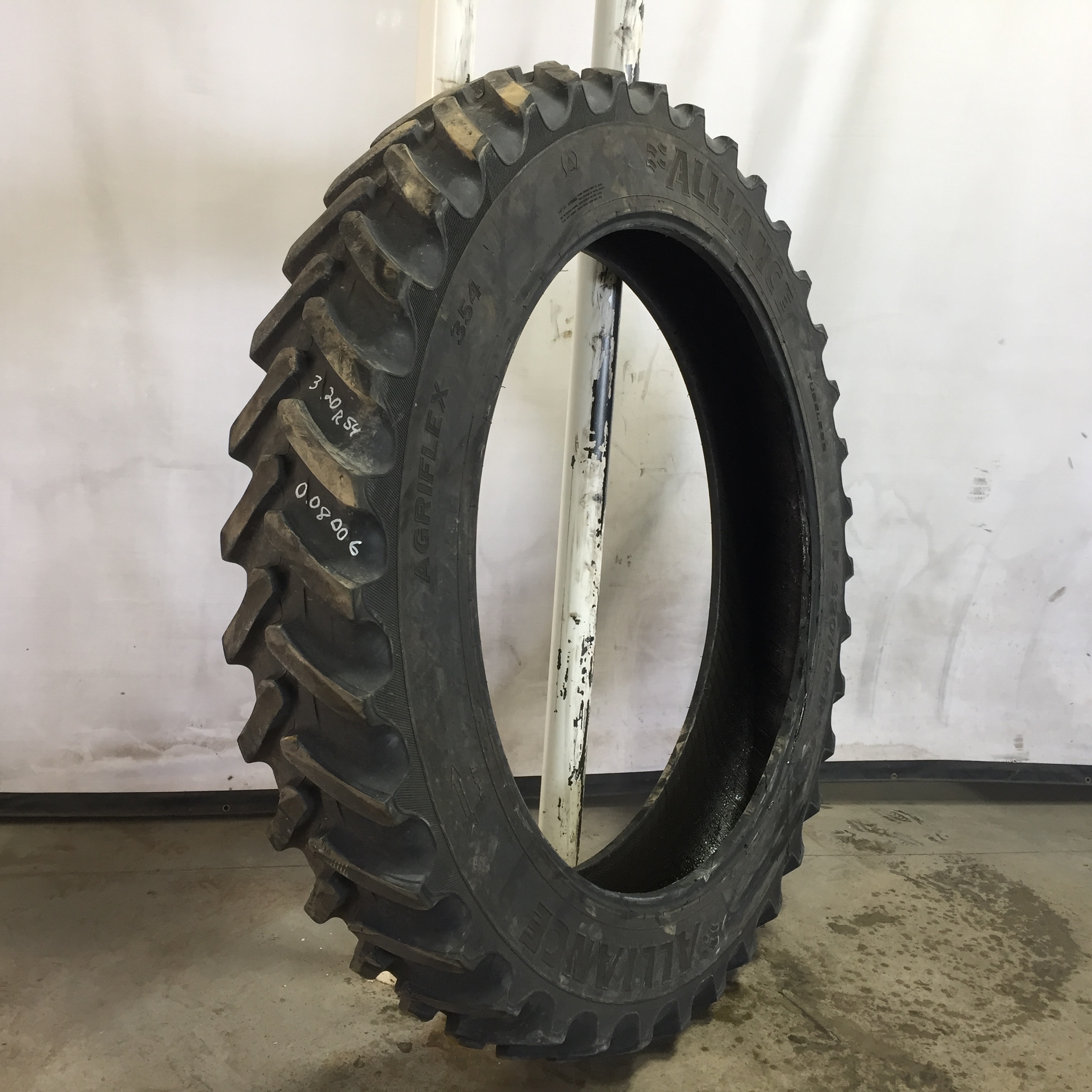 320/105R54 Alliance 354 Agriflex IF R-1W Tire 008006