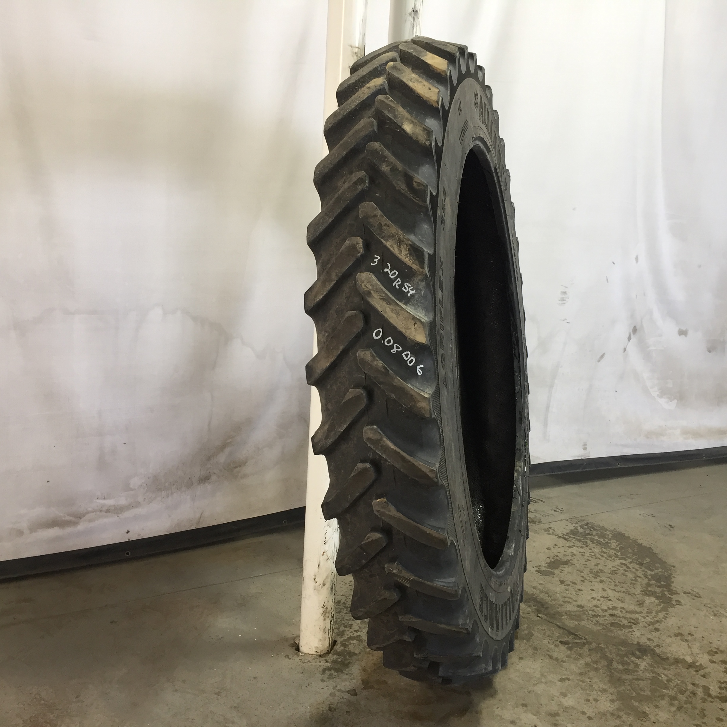 320/105R54 Alliance 354 Agriflex IF R-1W Tire 008006
