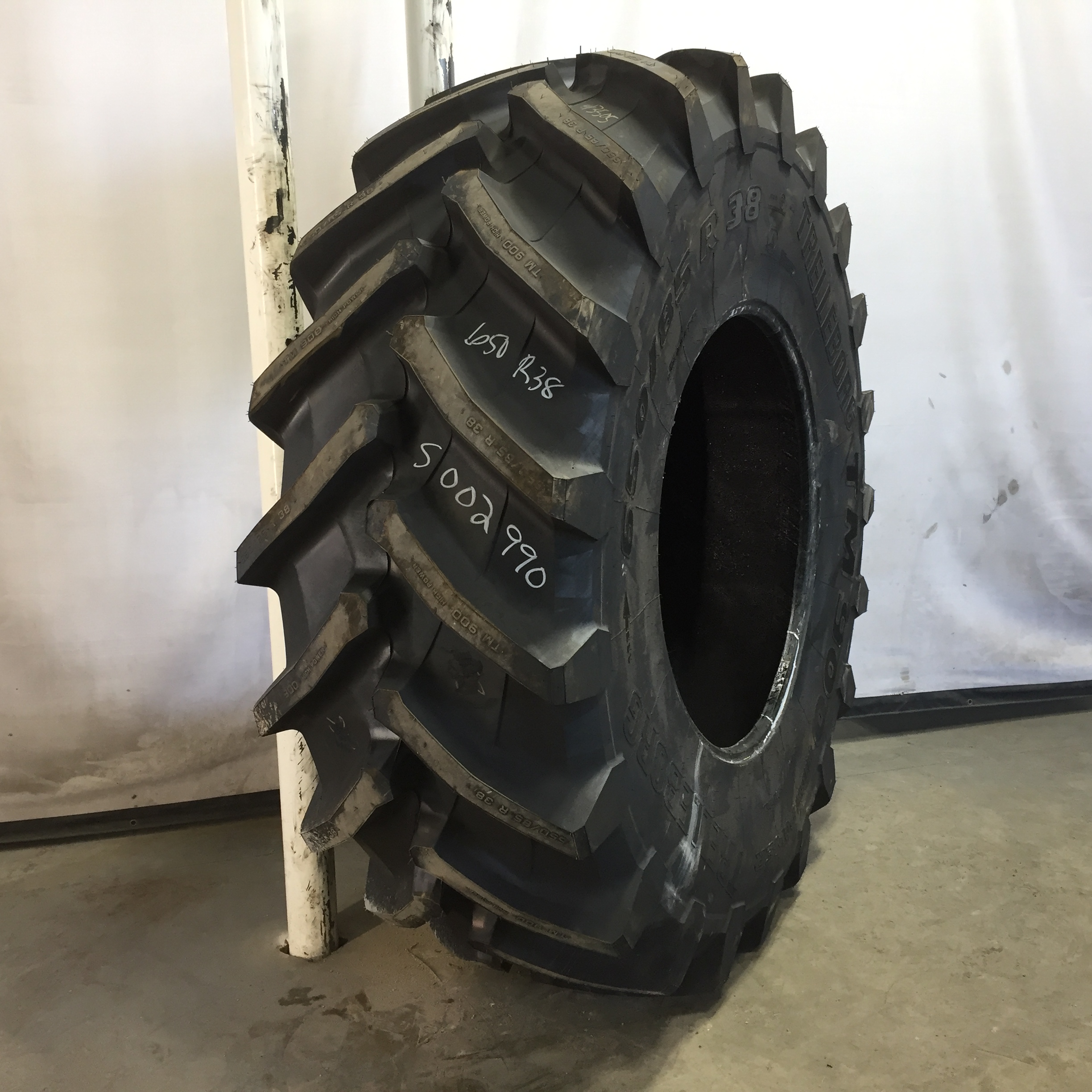 650/85R38 Trelleborg TM900HP R-1W Tire S002990