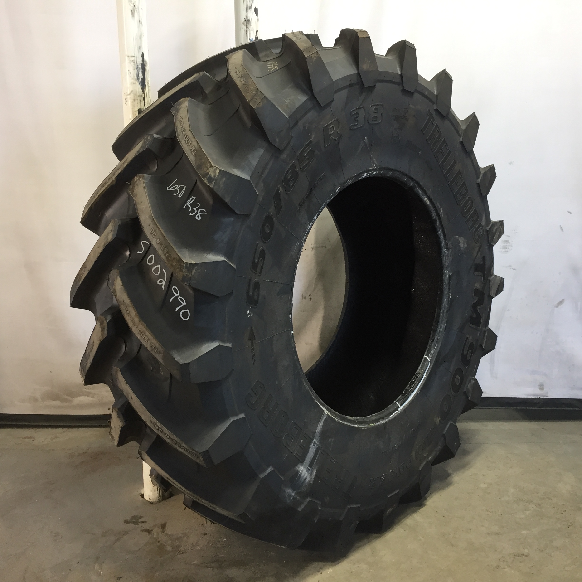 650/85R38 Trelleborg TM900HP R-1W Tire S002990