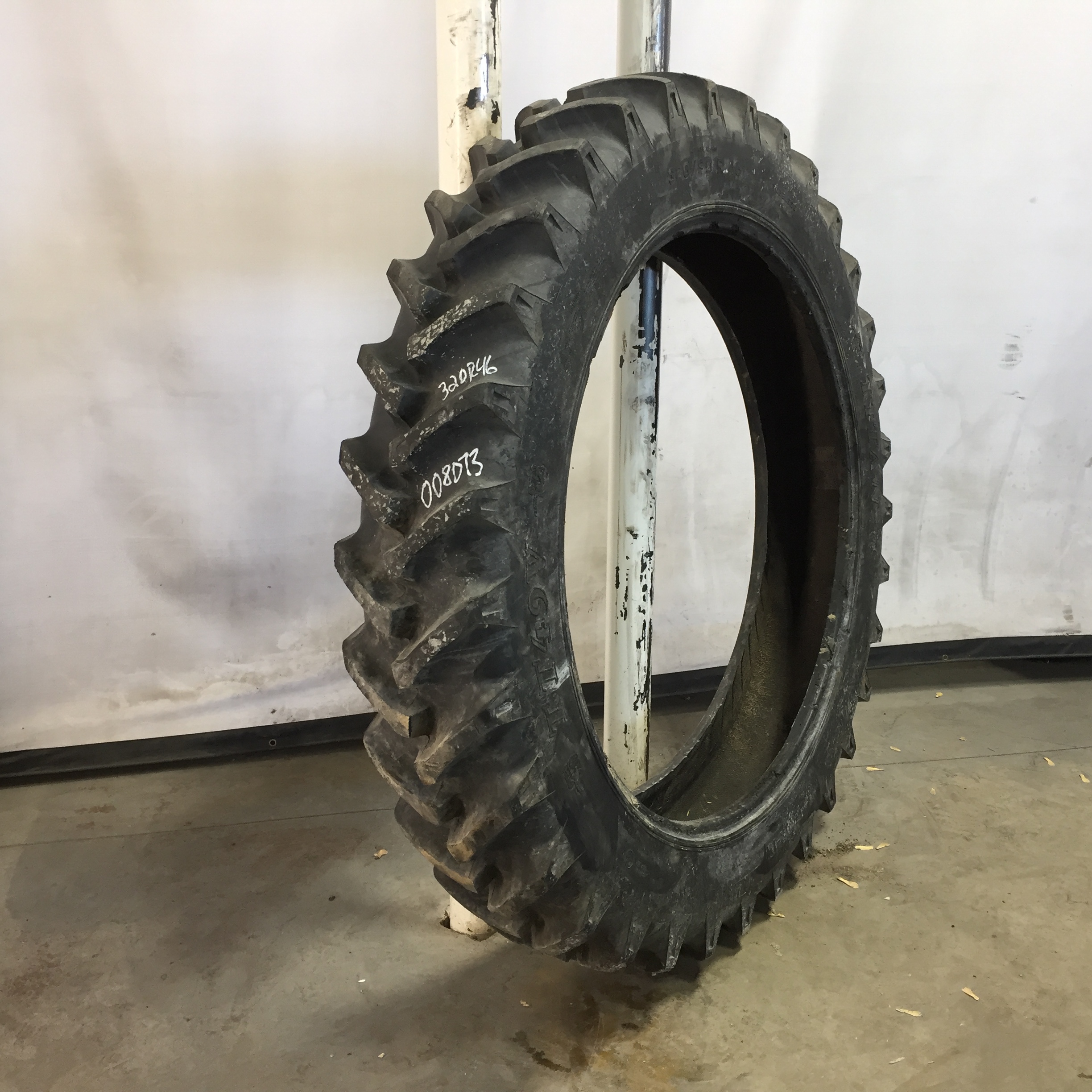 320/90R46 Titan Farm TT49V Radial R-1W Tire 008073