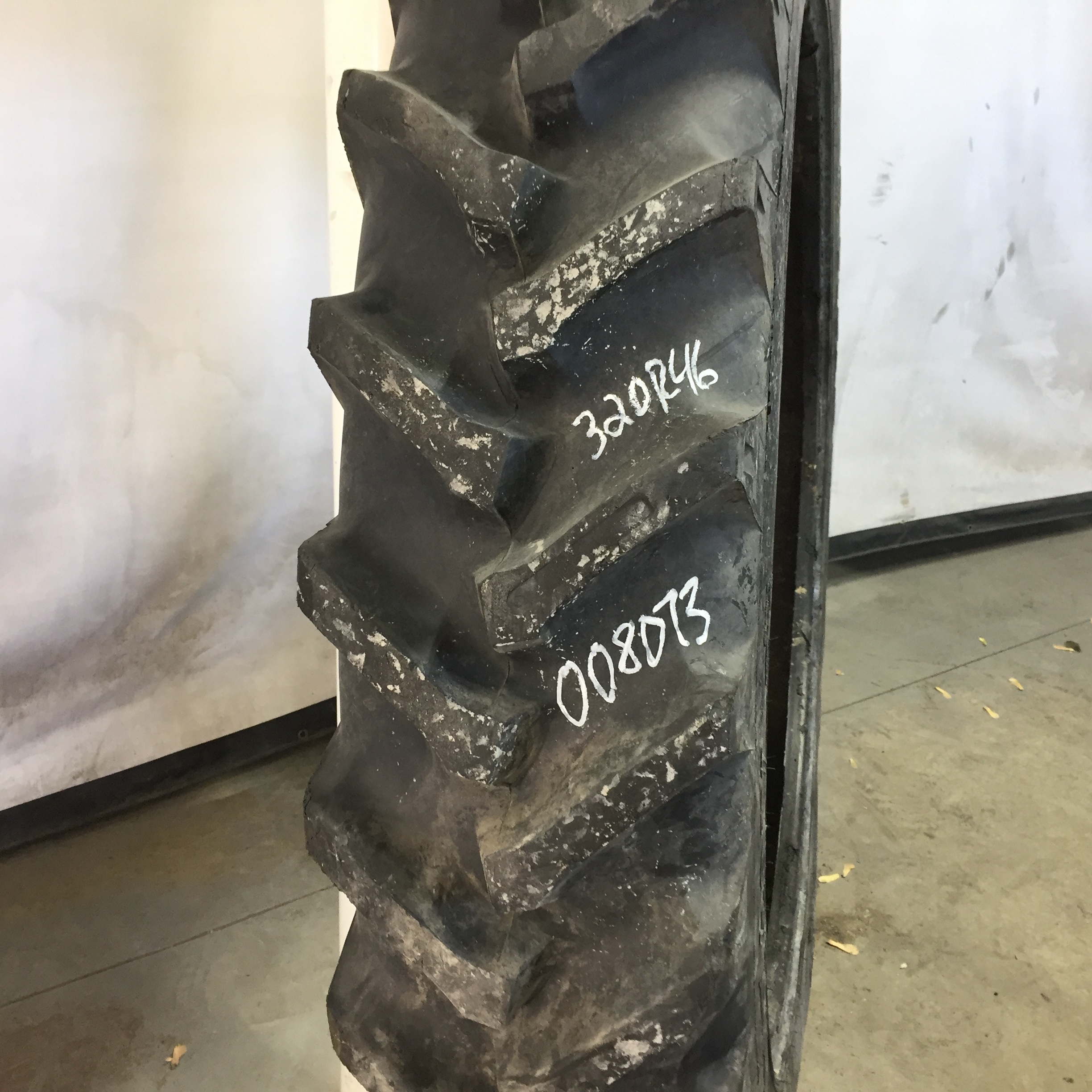 320/90R46 Titan Farm TT49V Radial R-1W Tire 008073