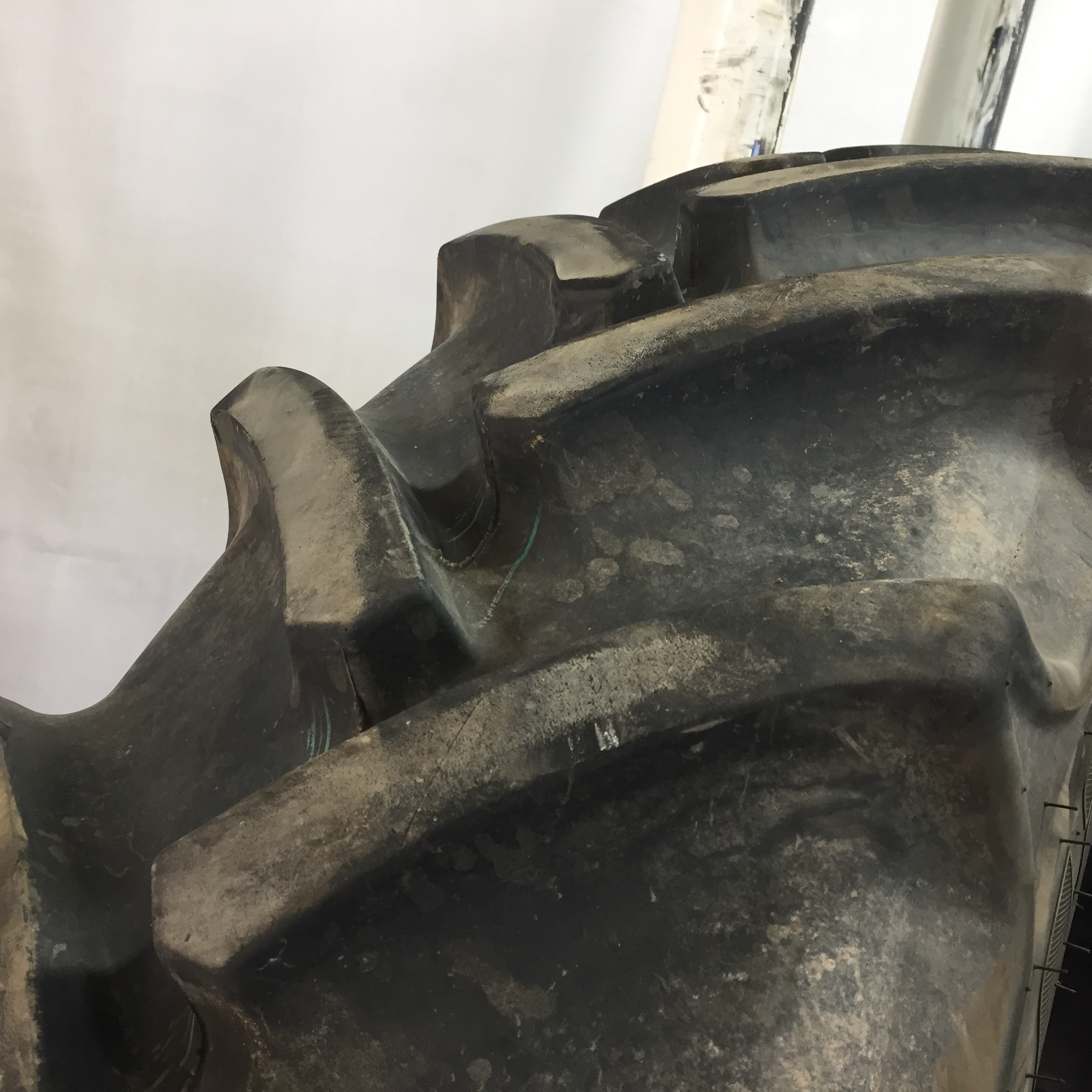 380/90R46 Mitas AC85 Radial R-1W Tire 008011