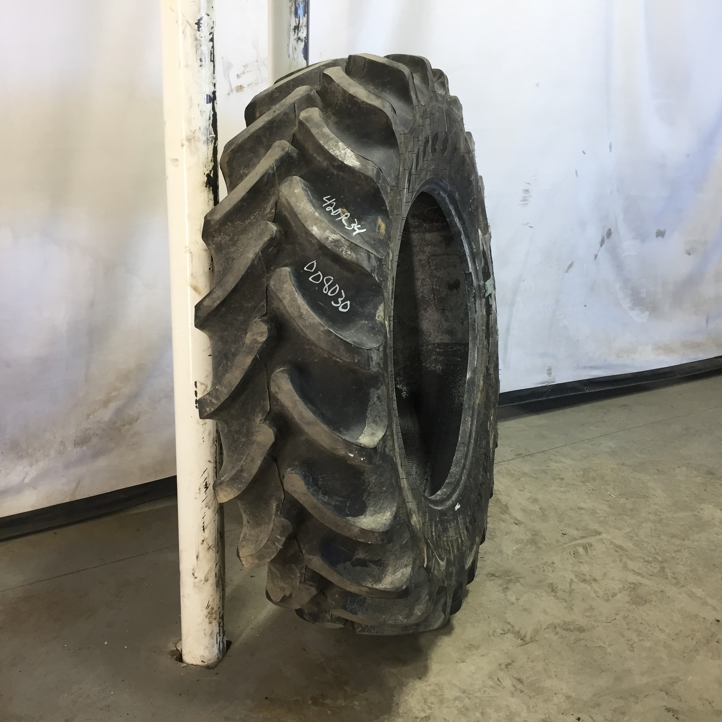420/85R34 Firestone Radial All Traction DT R-1W Tire 008030