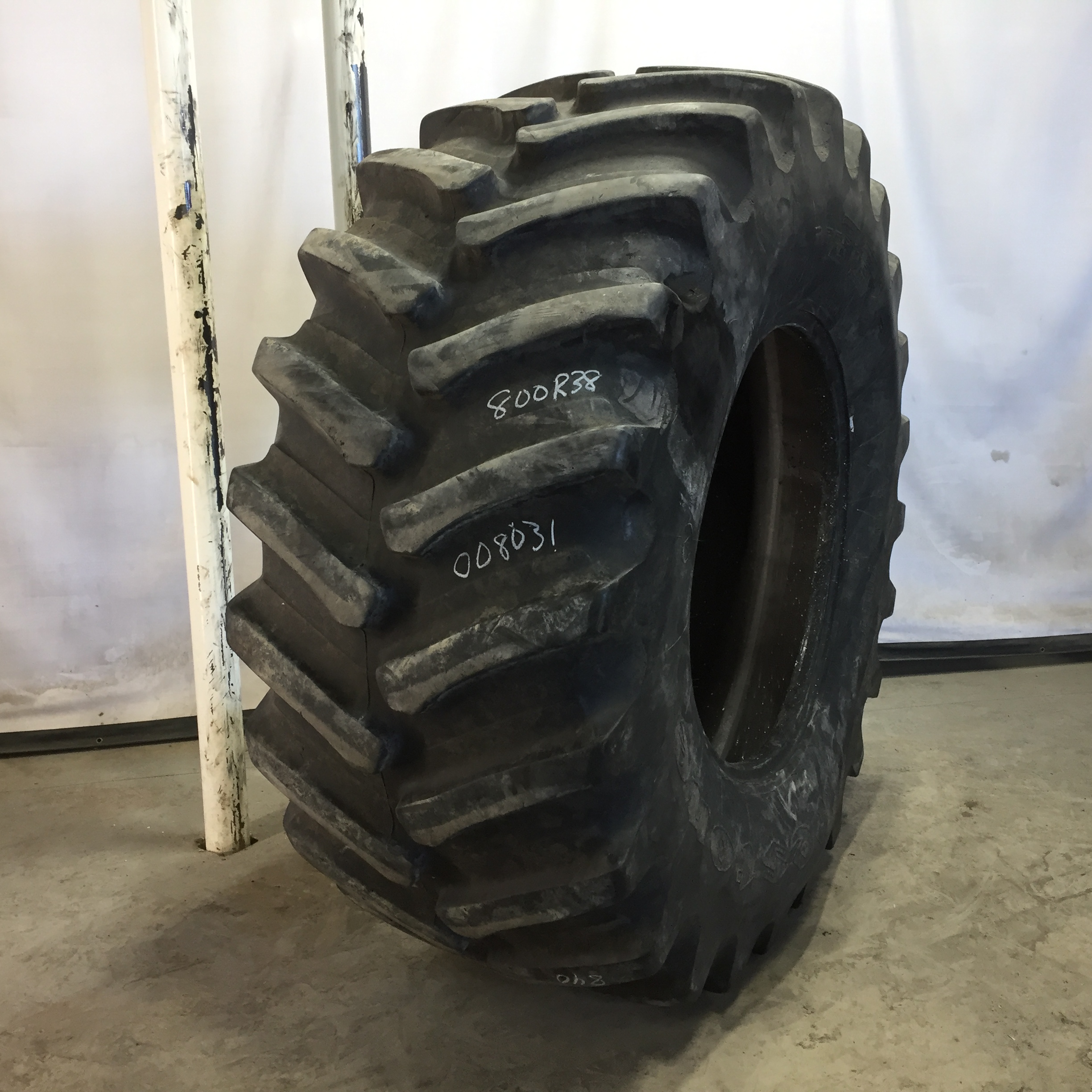 800/70R38 Firestone Radial Deep Tread 23 R-1W Tire 008031