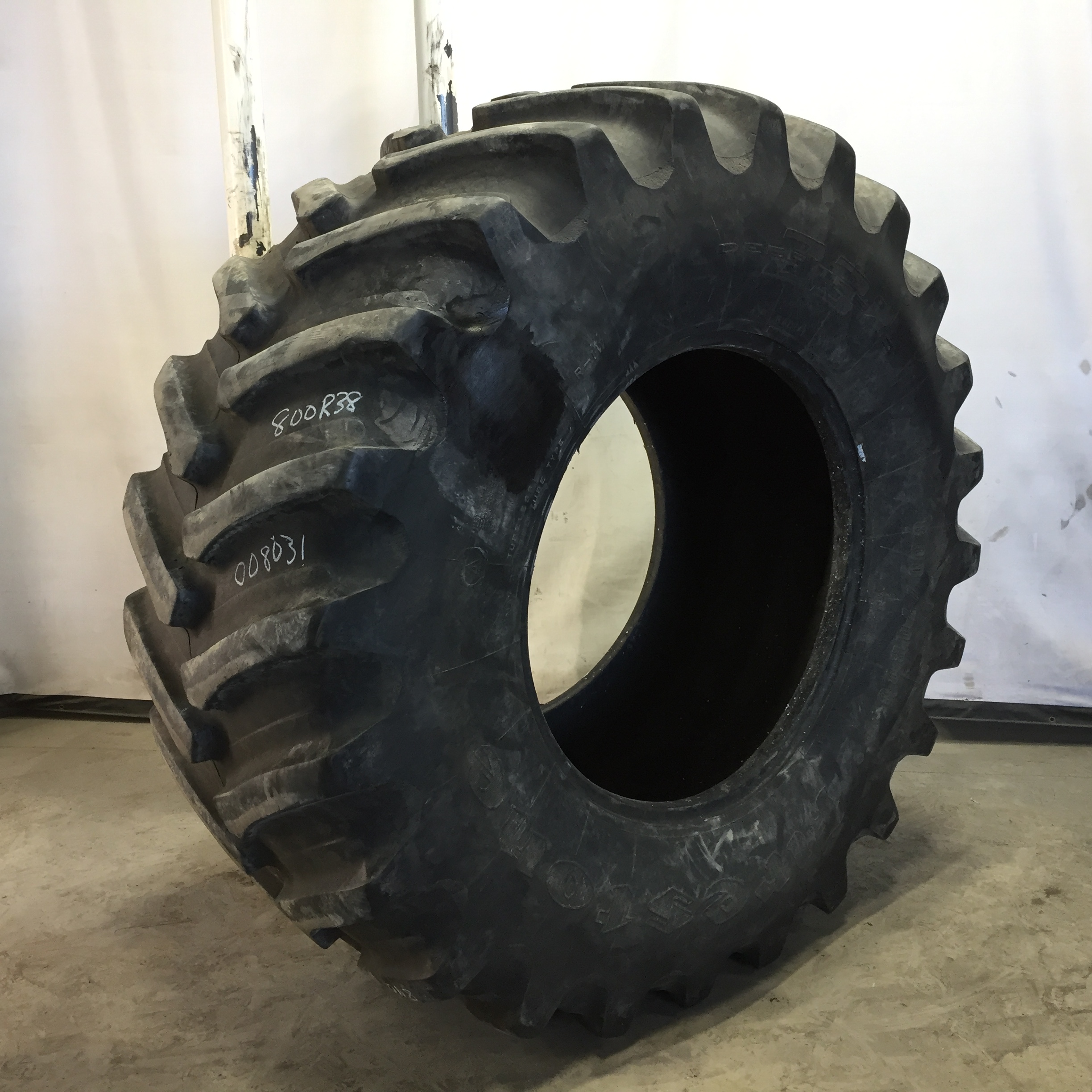 800/70R38 Firestone Radial Deep Tread 23 R-1W Tire 008031