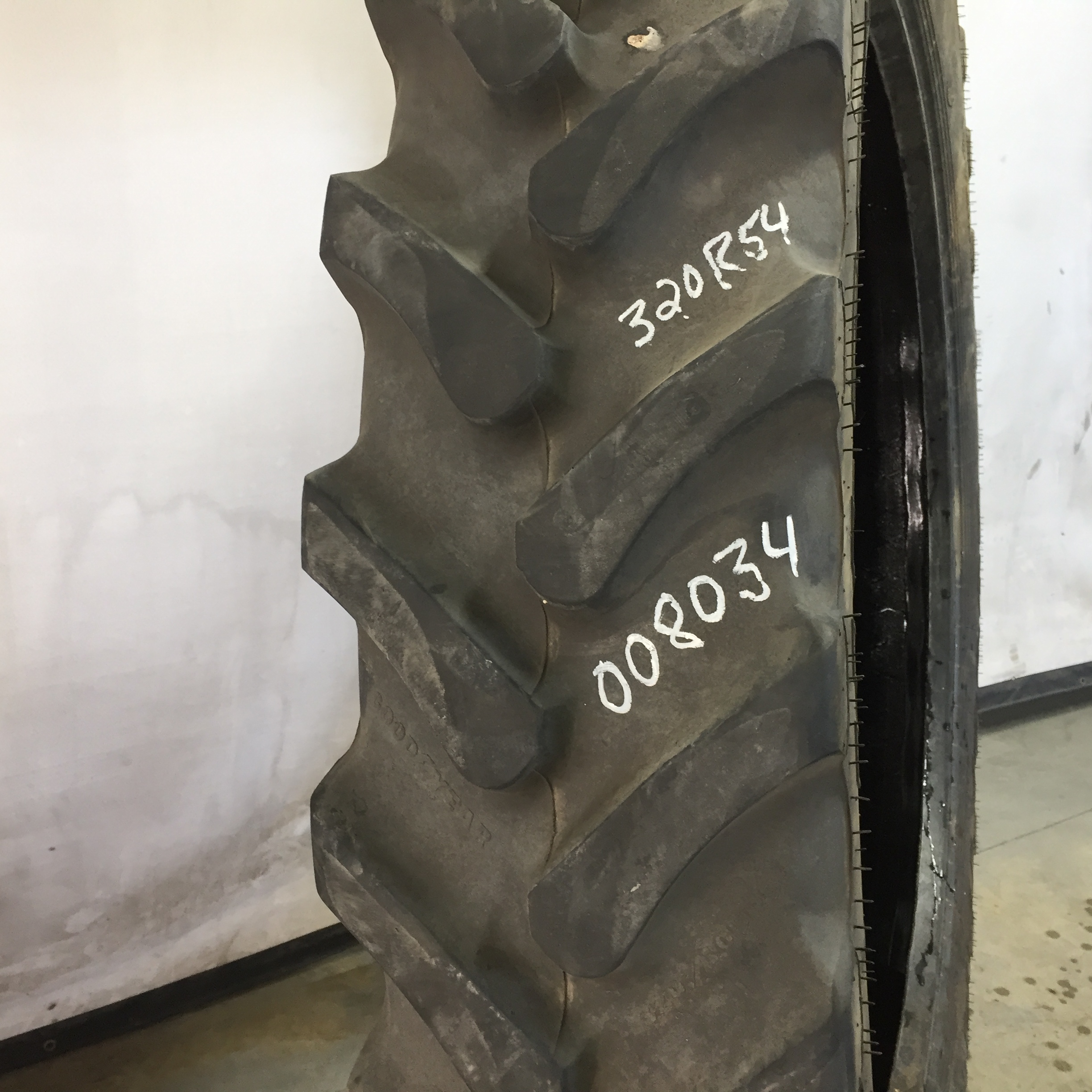 320/105R54 Goodyear Farm Ultra Sprayer R-1 Tire 008034
