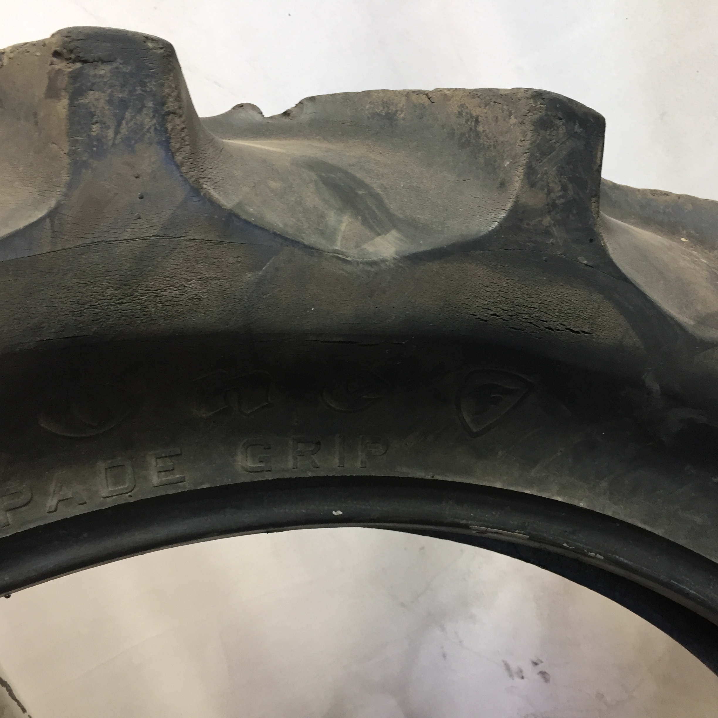 13.6/-46 Firestone Champion Spade Grip R-2 Tire 008036