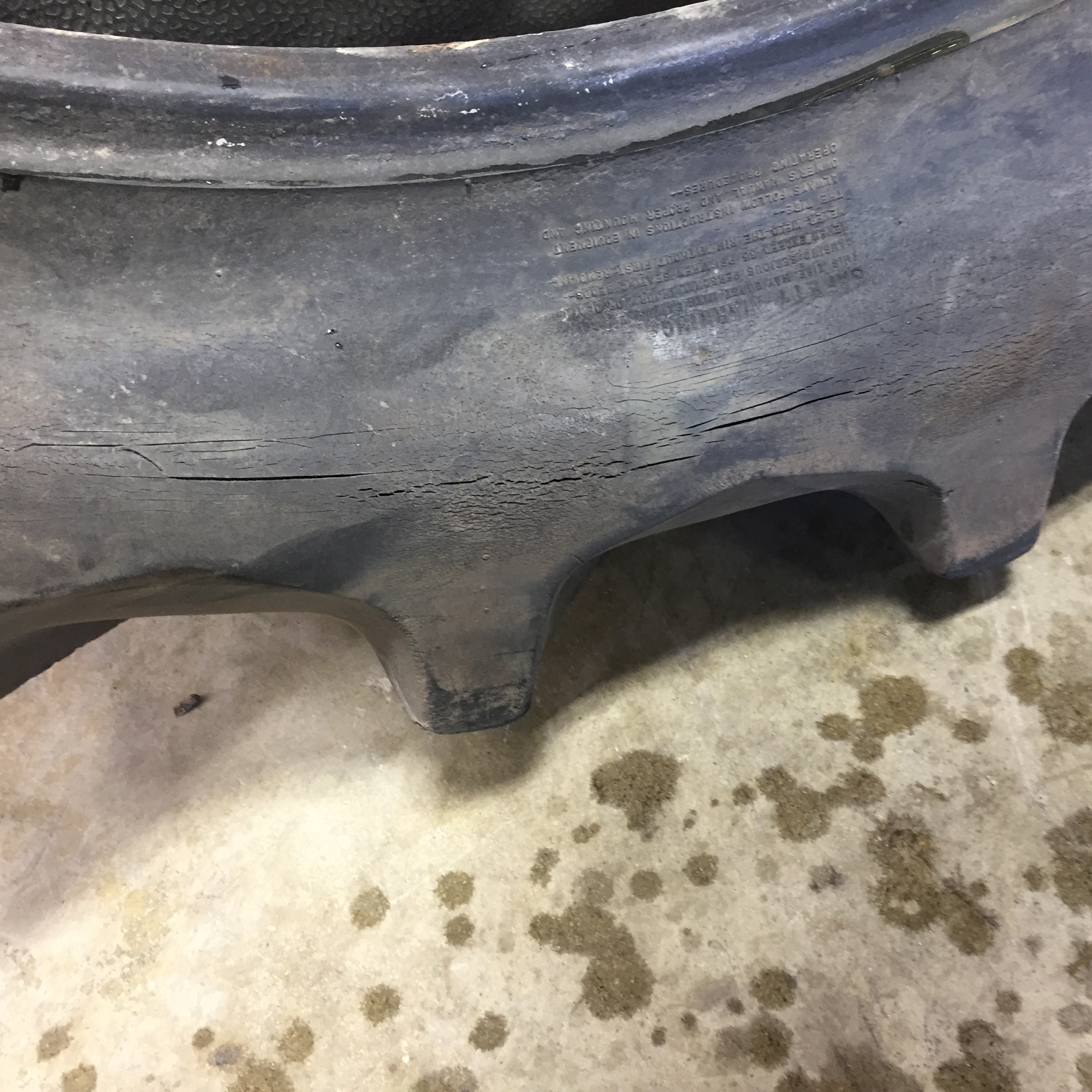 13.6/-46 Firestone Champion Spade Grip R-2 Tire 008036