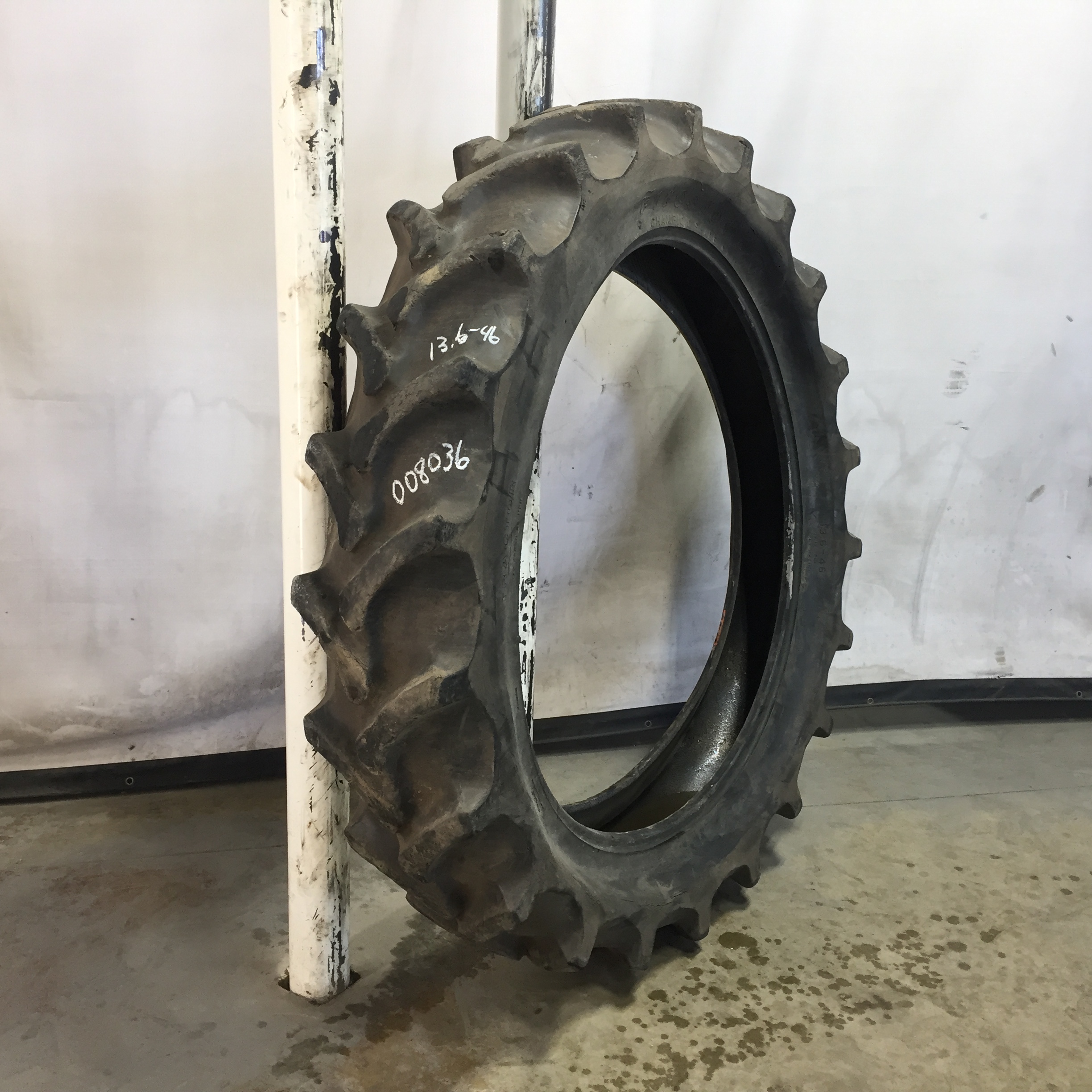 13.6/-46 Firestone Champion Spade Grip R-2 Tire 008036