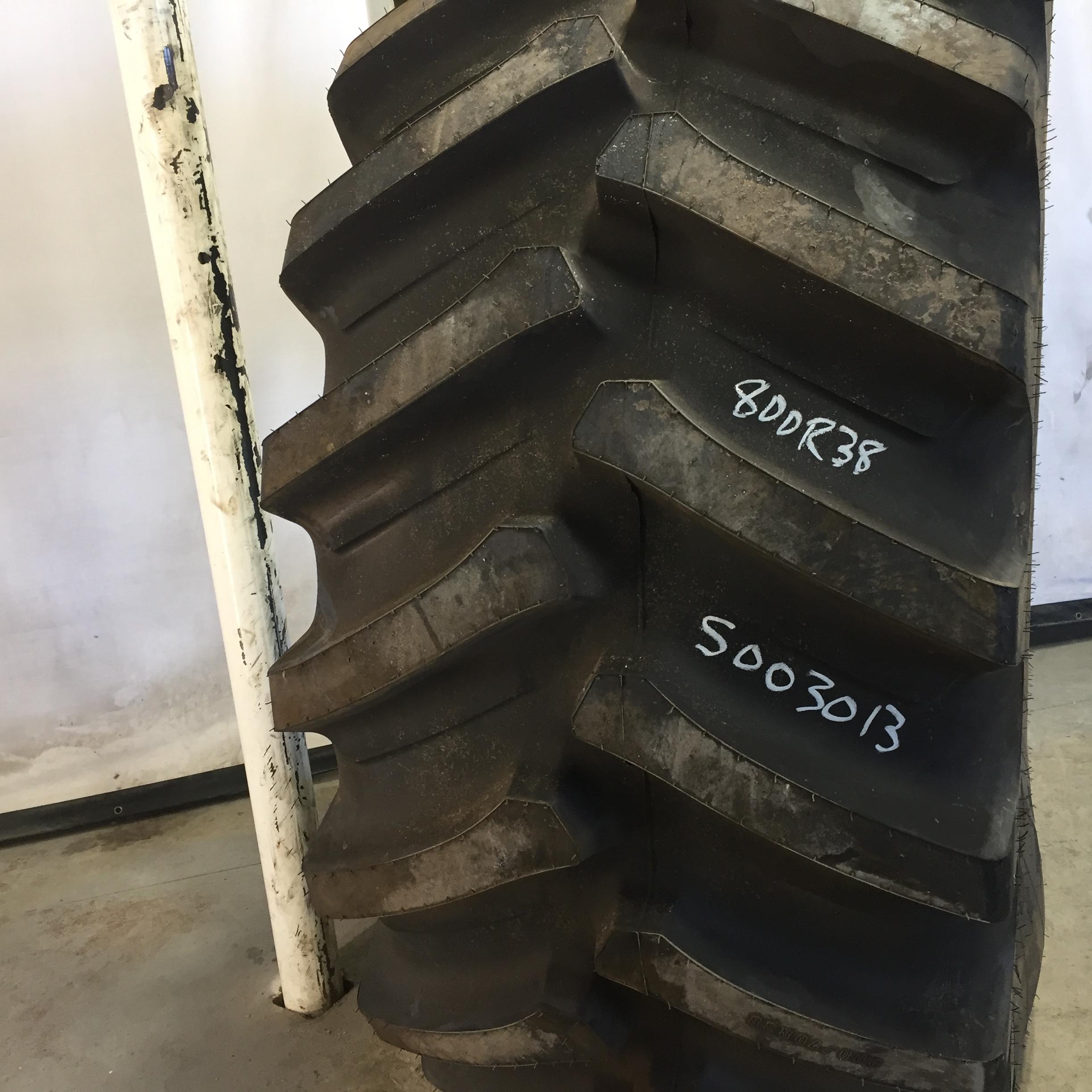 800/70R38 Firestone Radial Deep Tread 23 R-1W Tire S003013