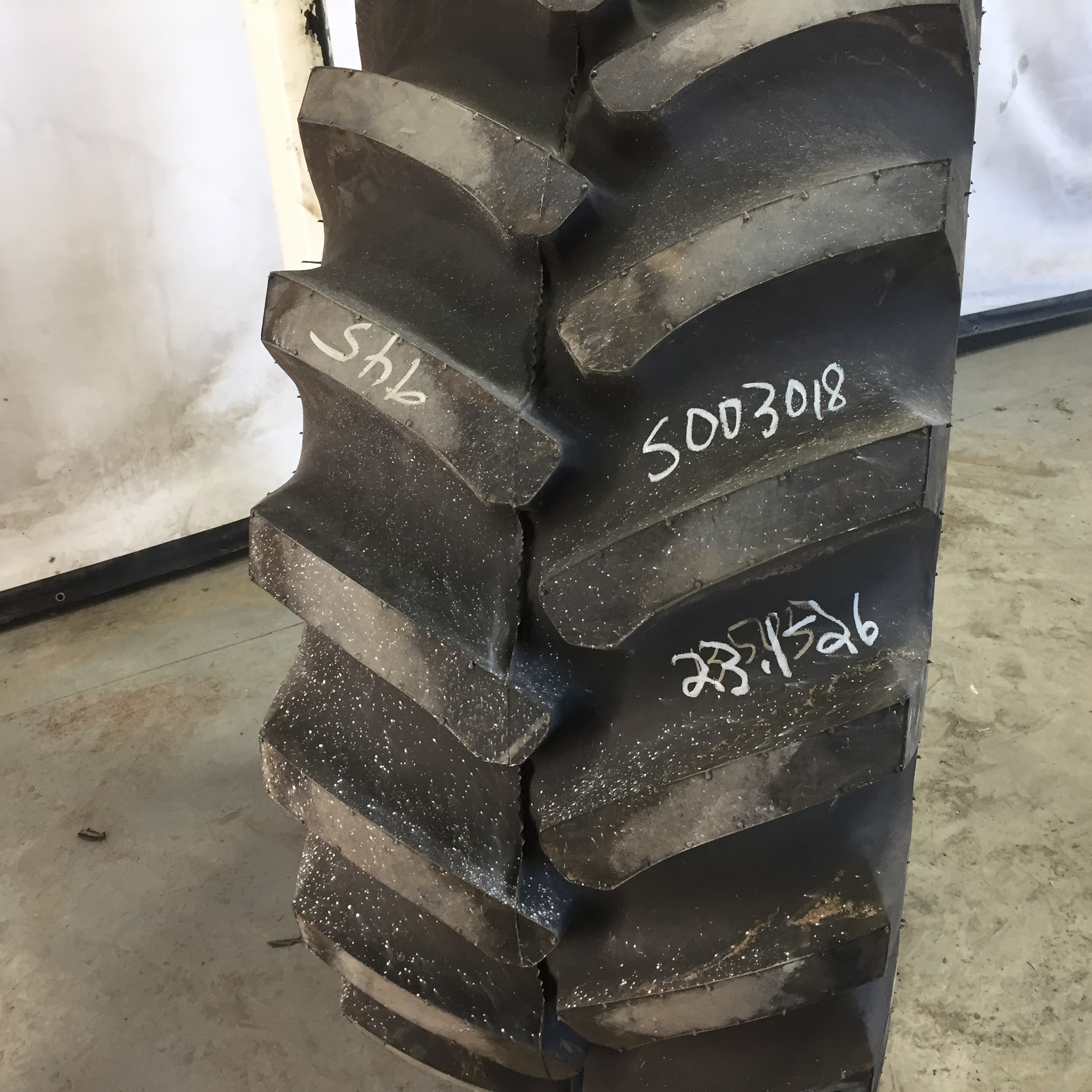 23.1/-26 Firestone Super All Traction 23 R-1 Tire S003018